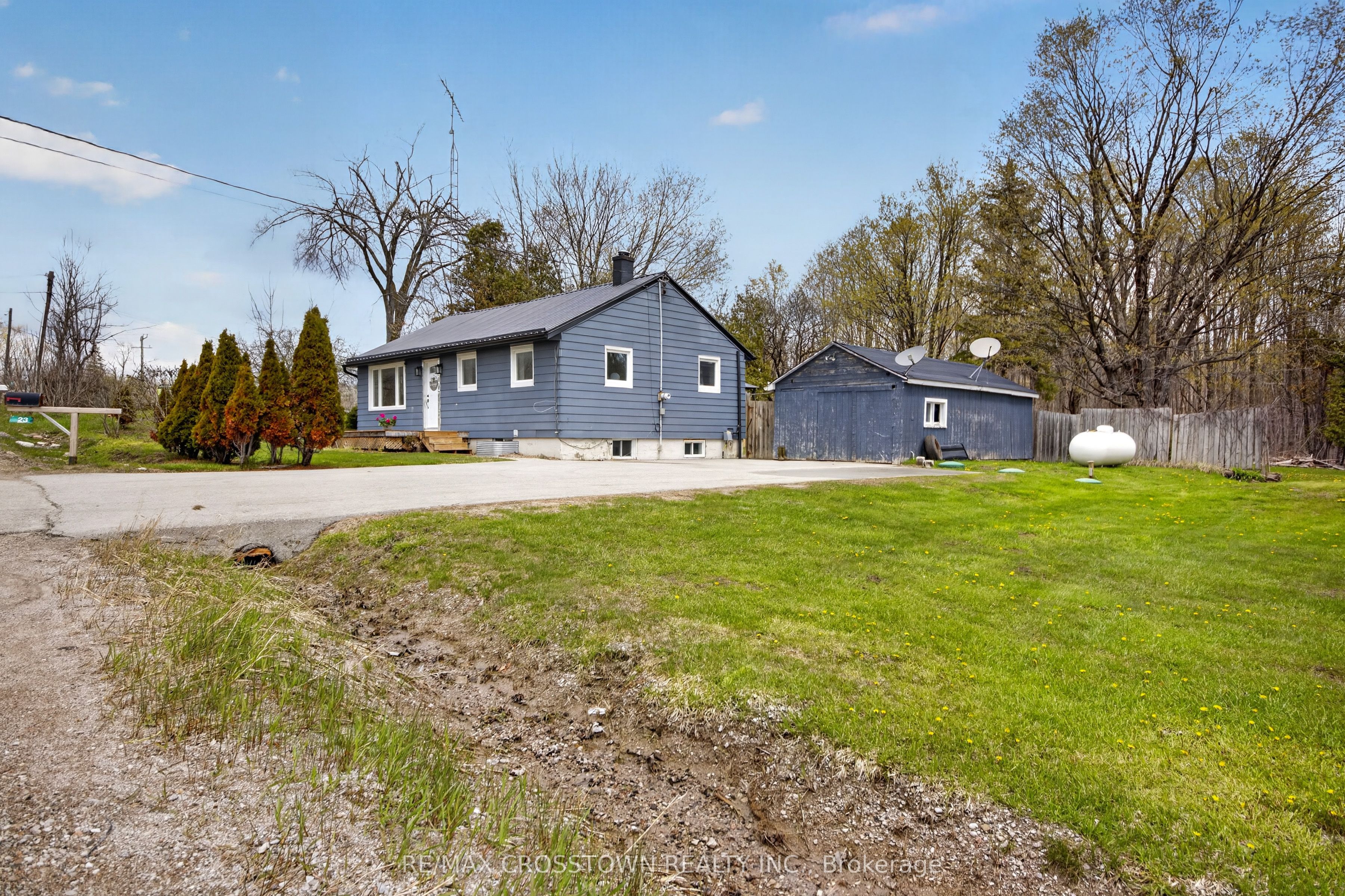 23 LINE 14 S, Oro-Medonte, ON L3V 8J3 photo 3