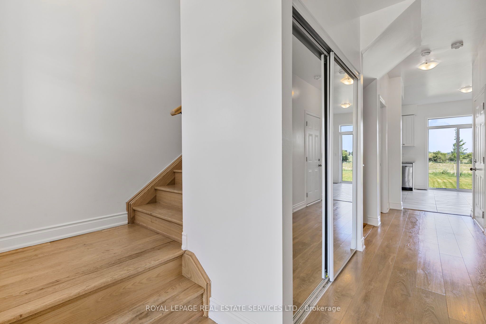 28 Union Boulevard, Wasaga Beach, ON L9Z 0M5 photo 4