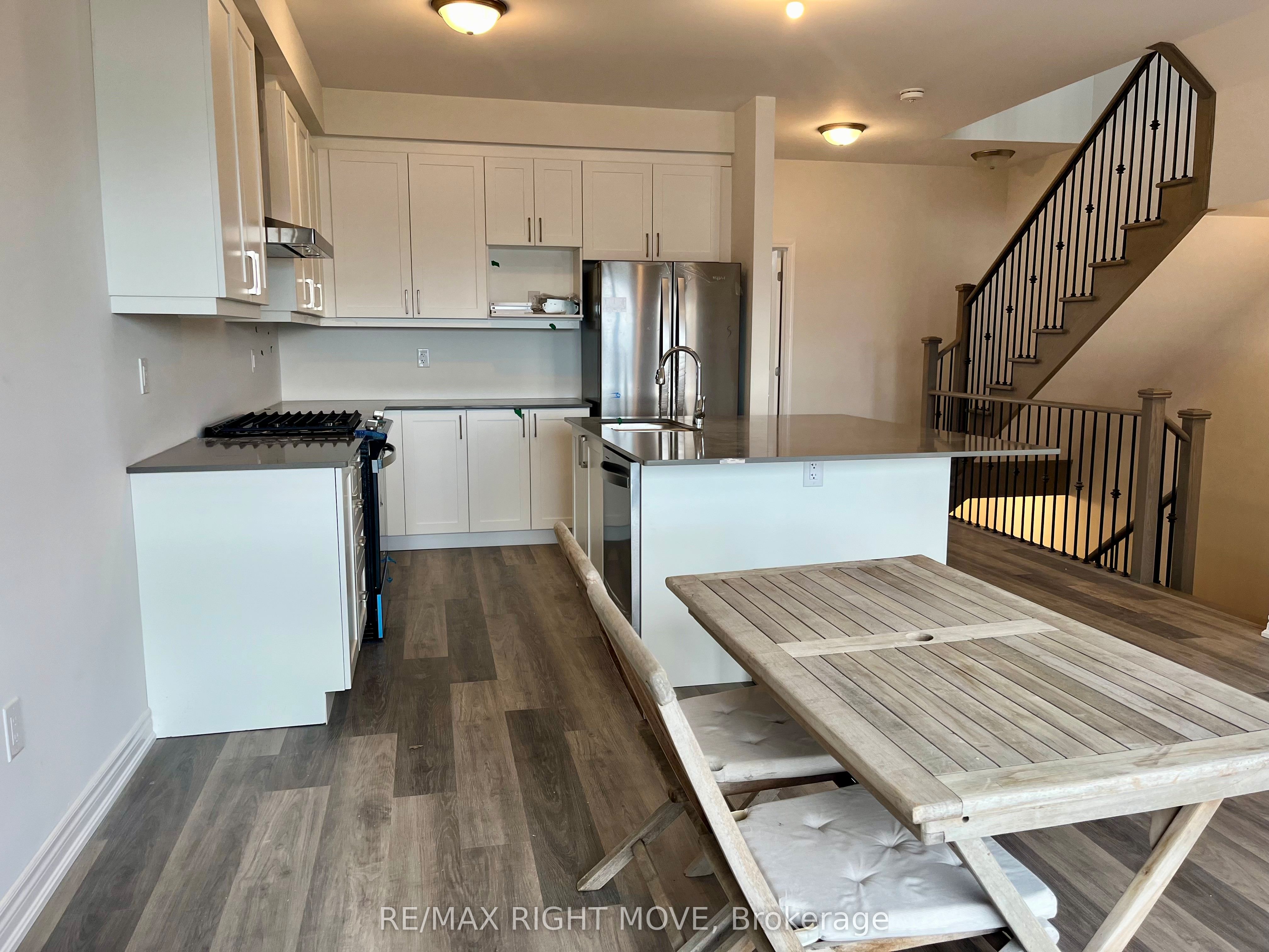 18 Wyn Wood Lane, Orillia, ON L3V 8P6 photo 3