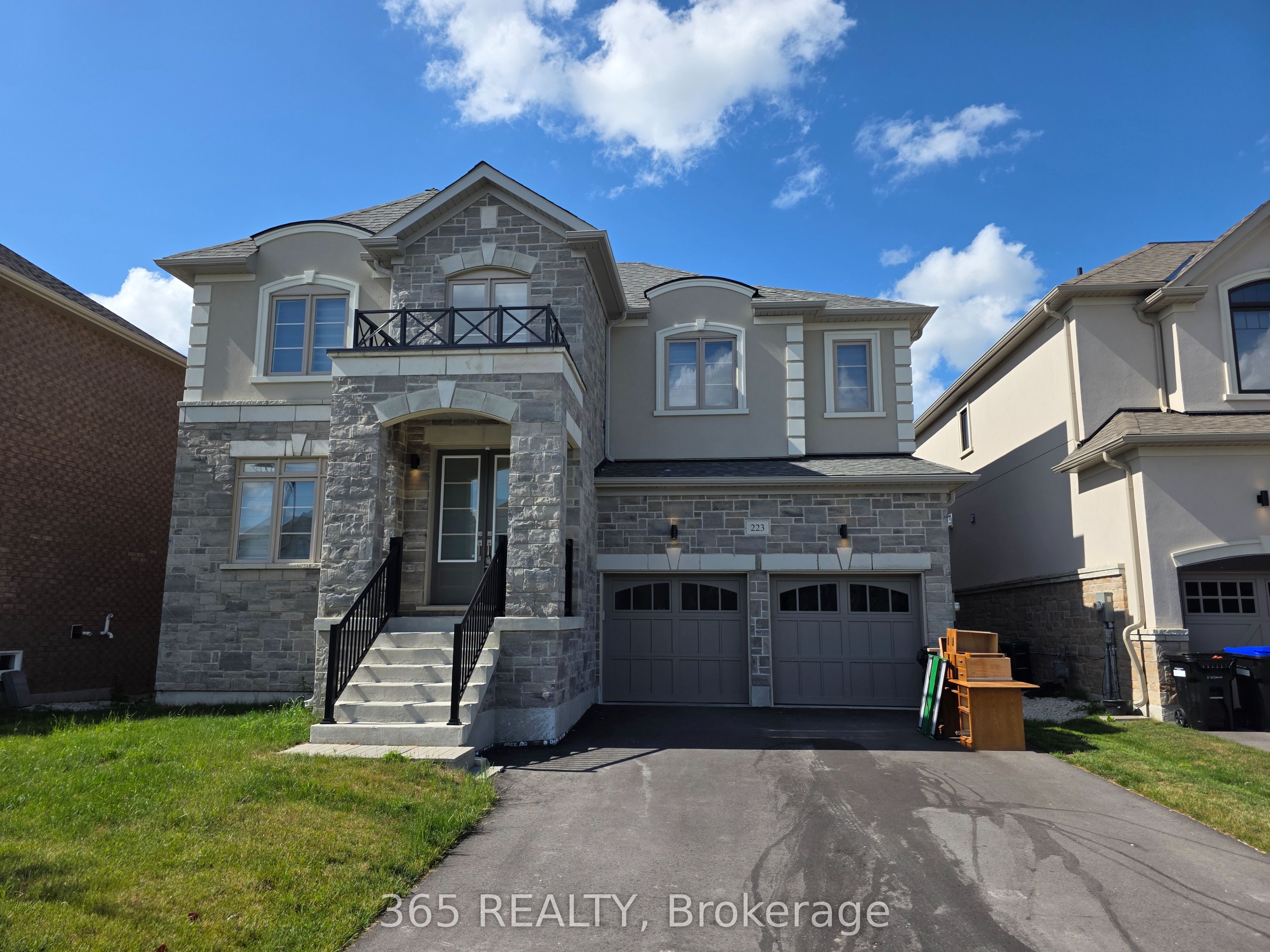 223 Warden Street, Clearview, ON L0M 1S0