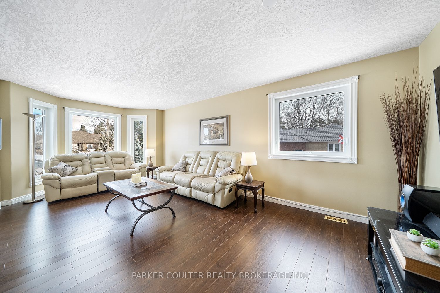 24 Parr Boulevard, Springwater, ON L0M 1T0 photo 5