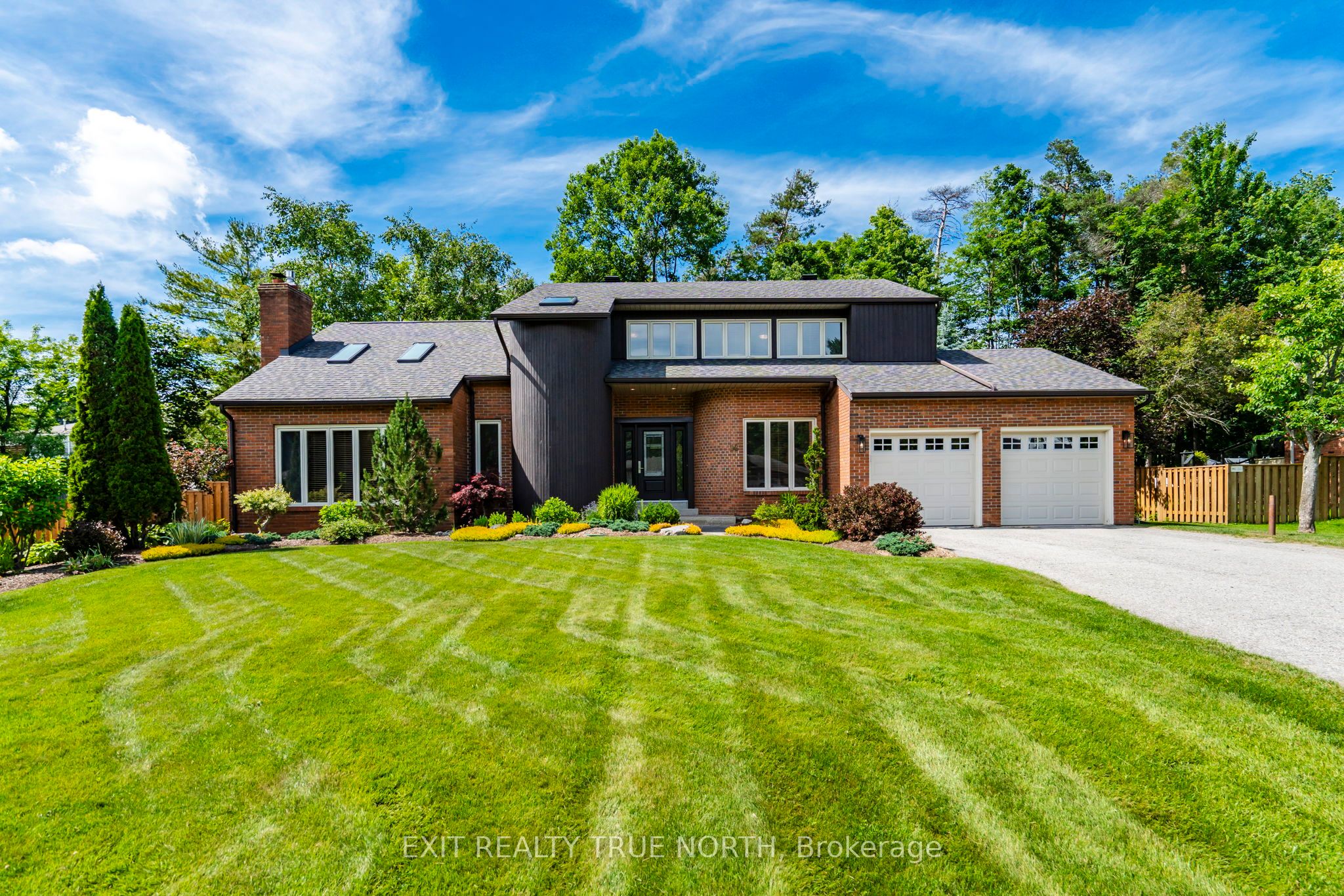 14 Rosewood Avenue, Springwater, ON L9X 0P5