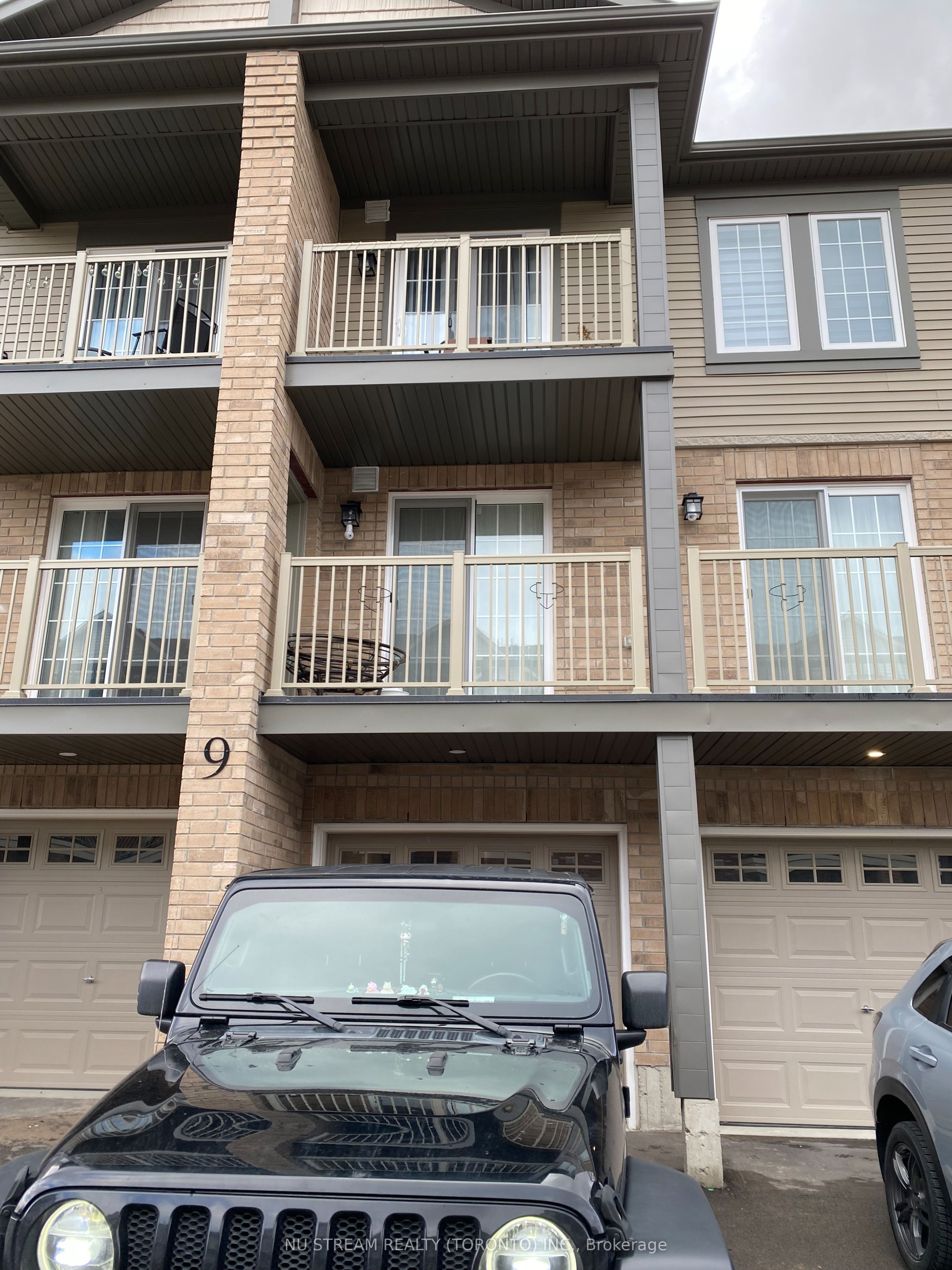 9 Hay Lane 4, Barrie, ON L9J 0T5