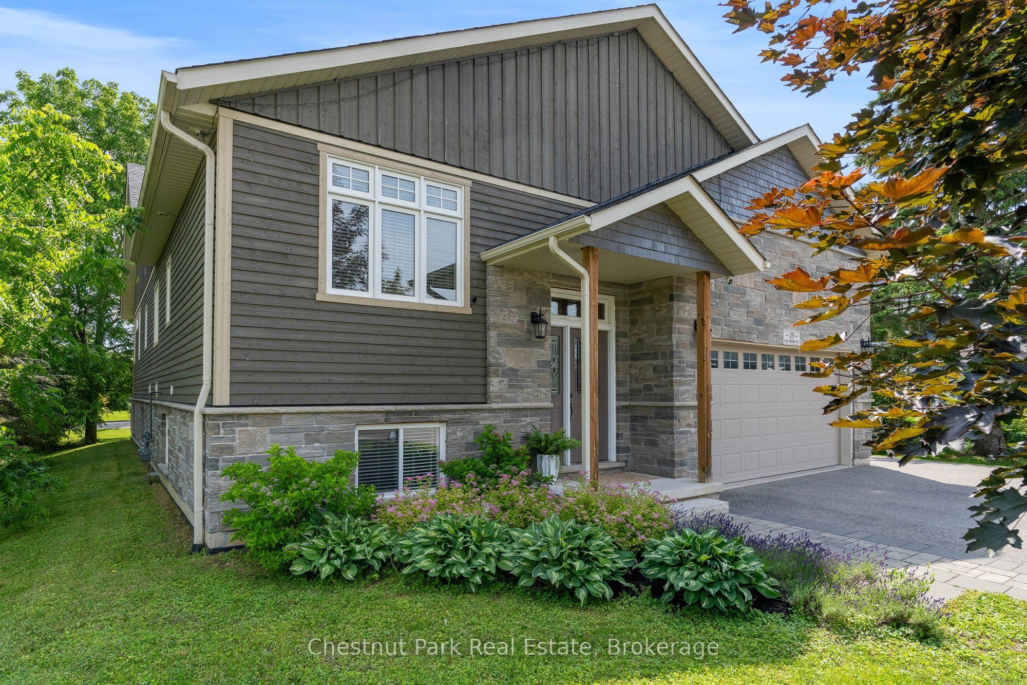 15 Saunders Street, Collingwood, ON L9Y 0G2 photo 2