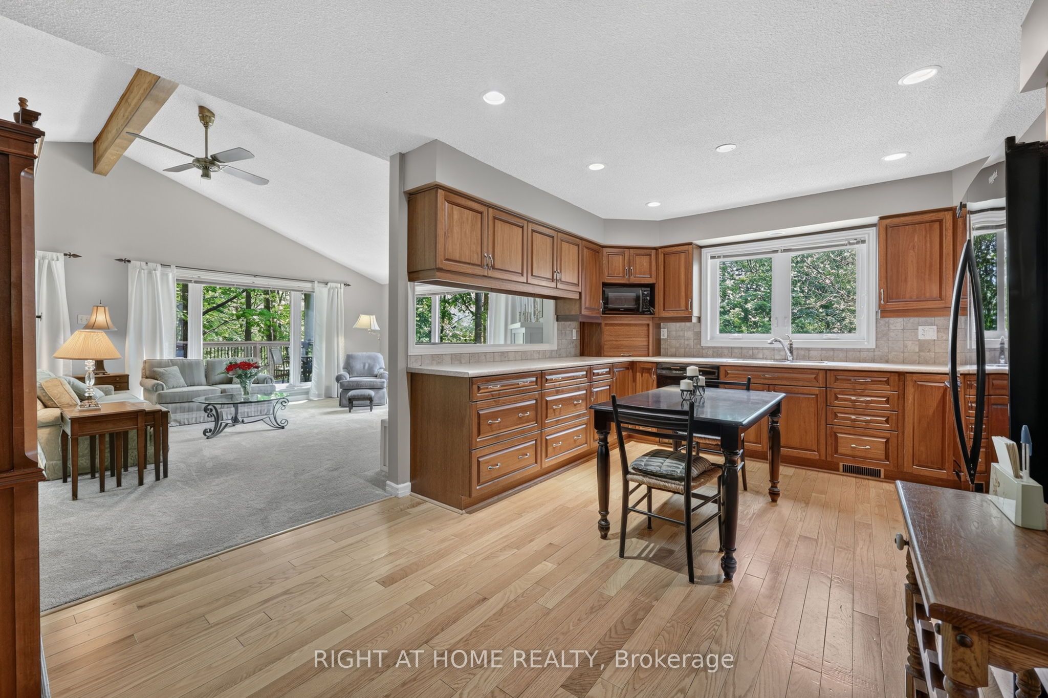 5 Pine Point, Oro-Medonte, ON L4M 4Y8 photo 4