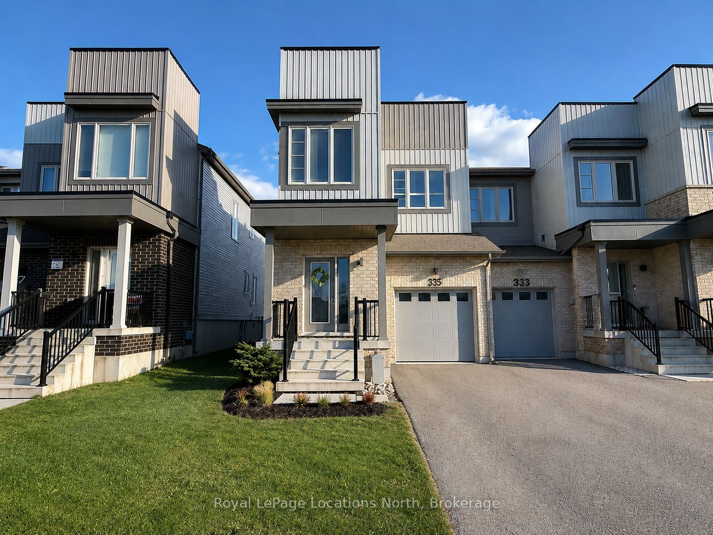 335 Atkinson Street, Clearview, ON L0M 1S0 photo 2