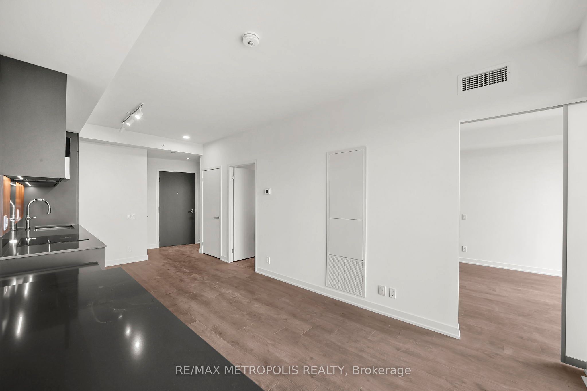39 Mary Street 2503, Barrie, ON L4N 1S9 photo 3