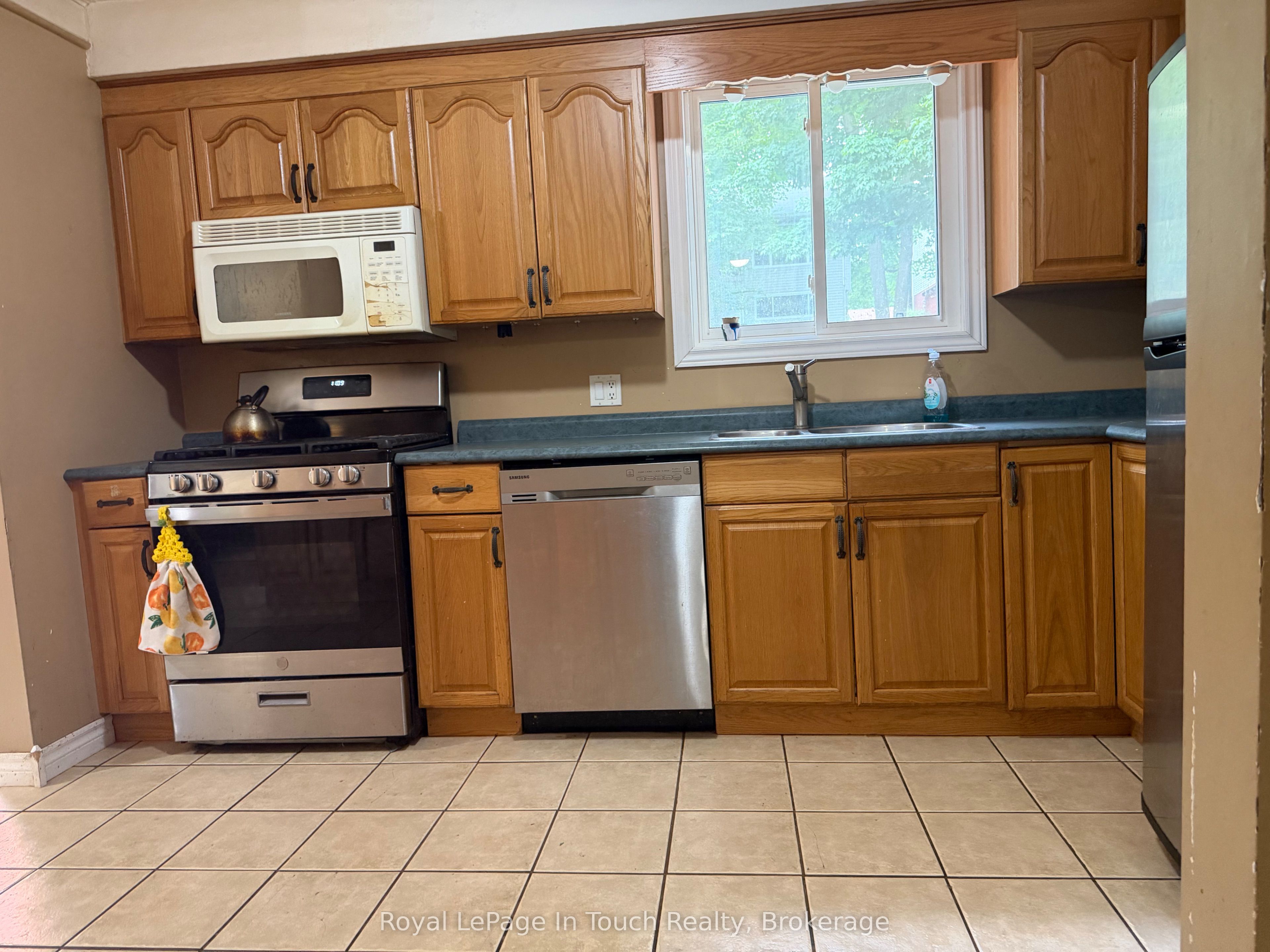 111 Burke Street, Penetanguishene, ON L9M 1B2 photo 5