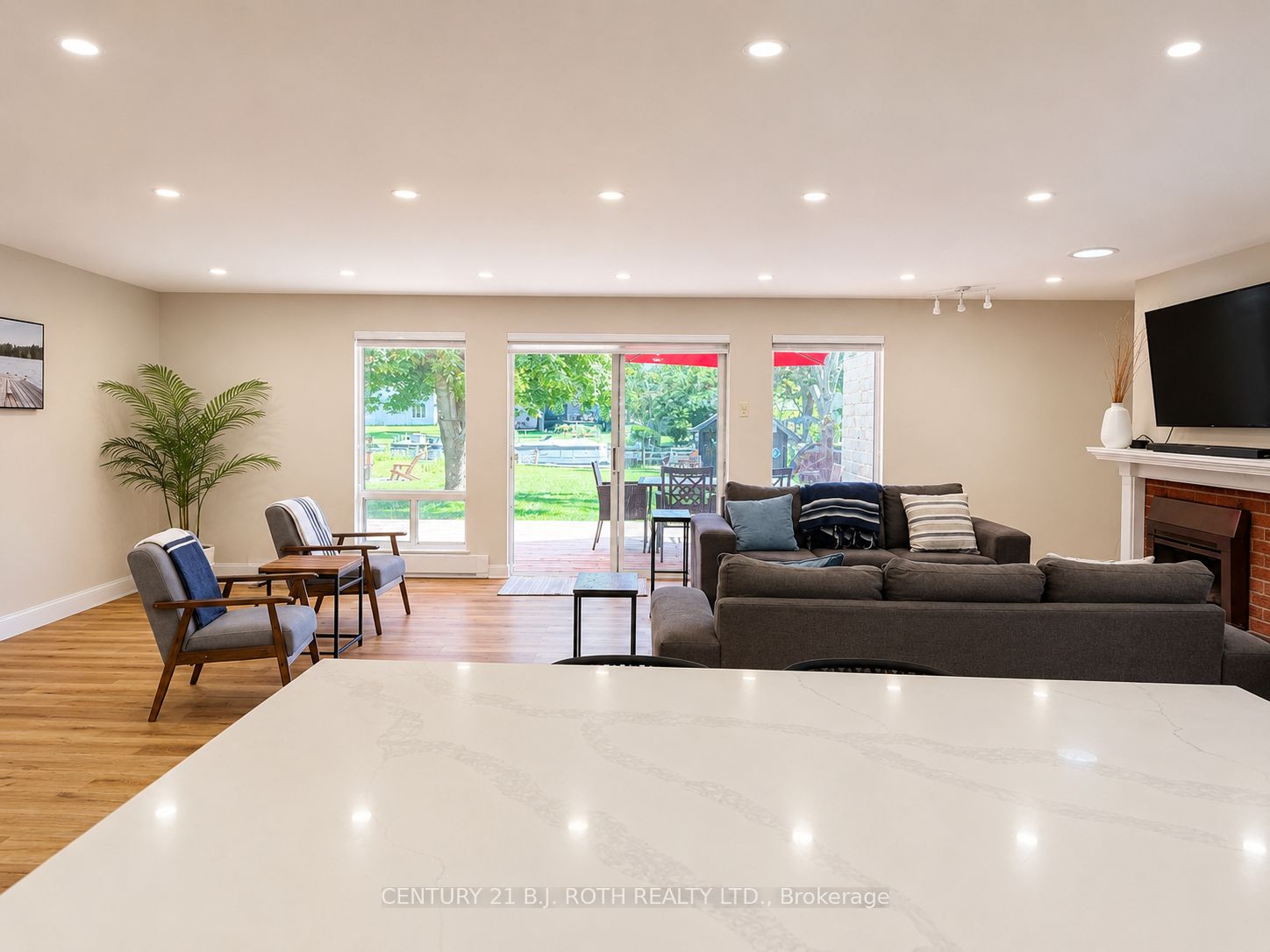 7 Pinetree Court, Ramara, ON L0K 1B0 photo 2