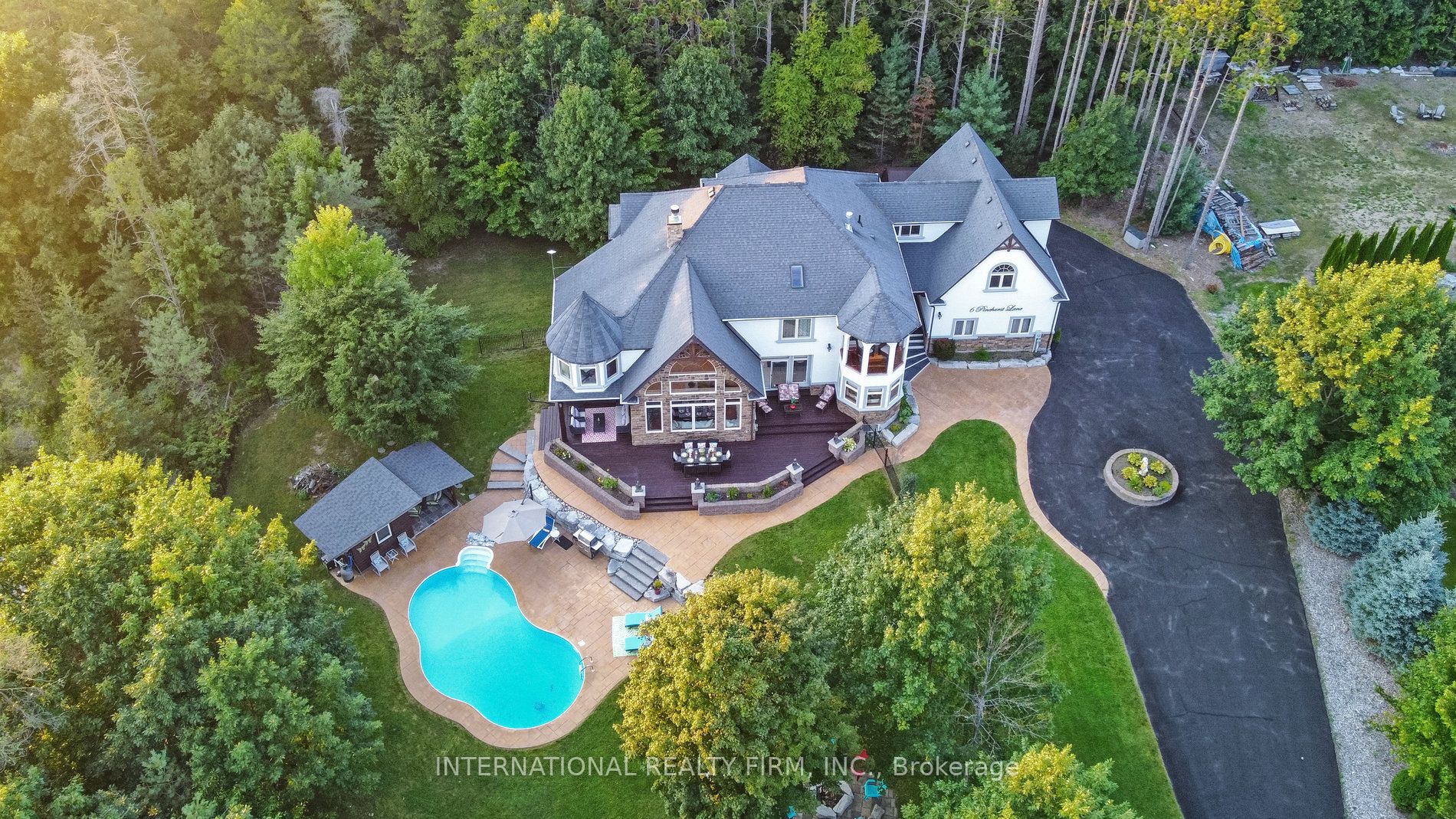 6 Pinehurst Lane, Springwater, ON L9X 0C7