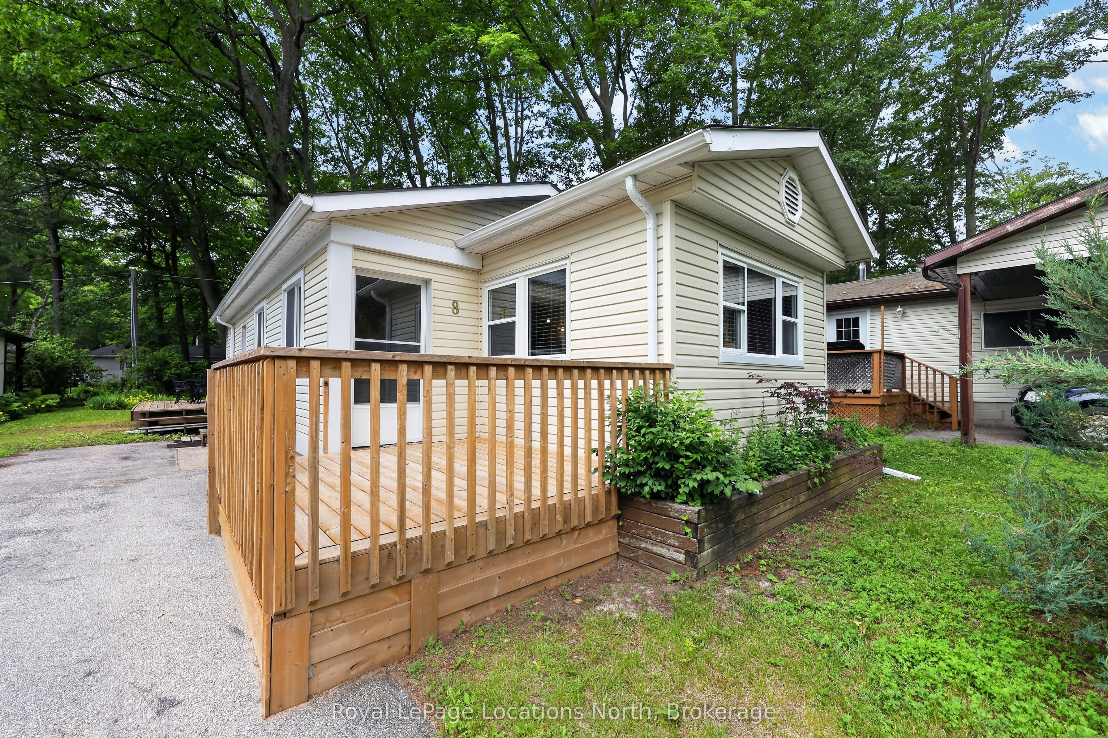 8 Shaw Street, Wasaga Beach, ON L9Z 1K2