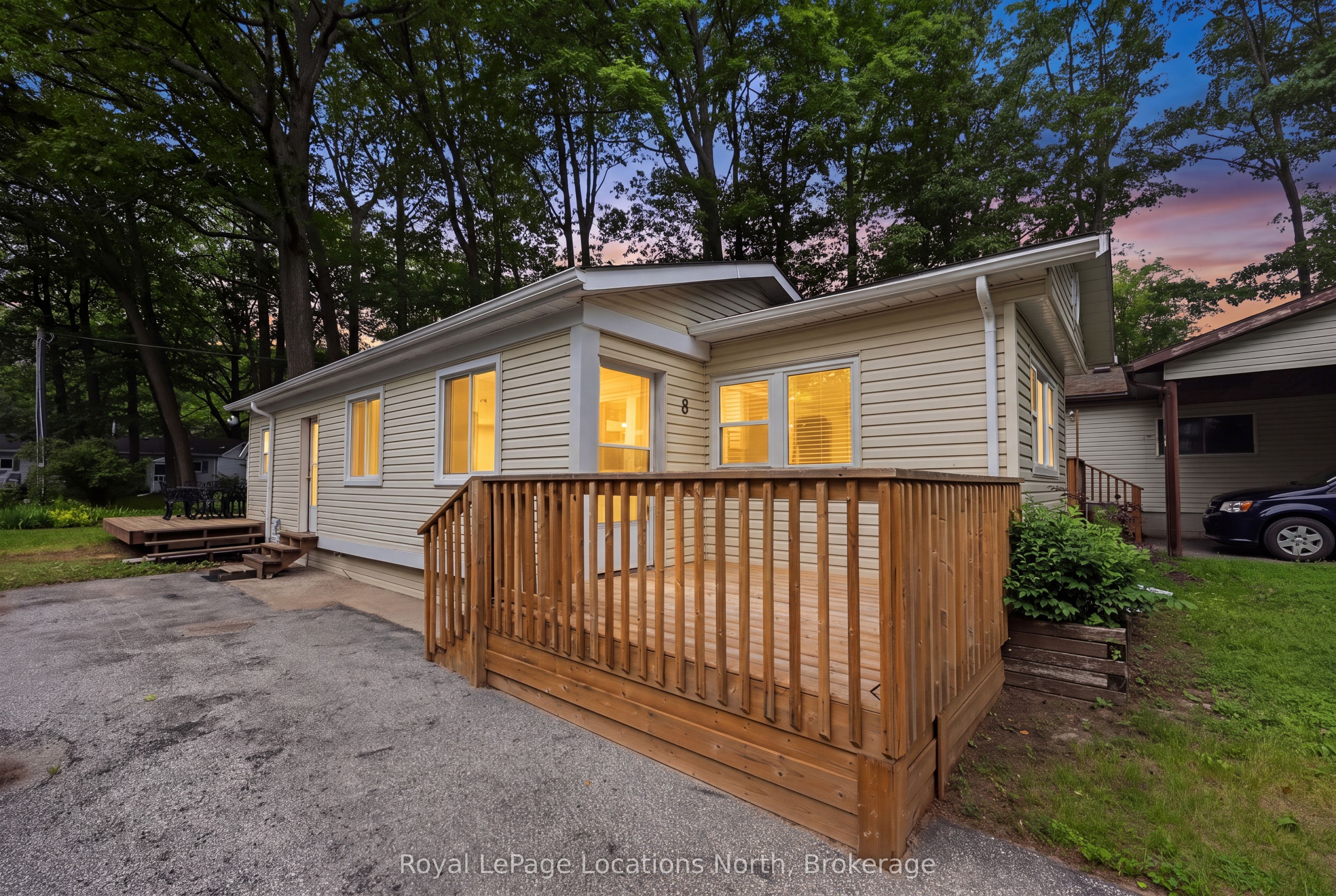 8 Shaw Street, Wasaga Beach, ON L9Z 1K2 photo 2