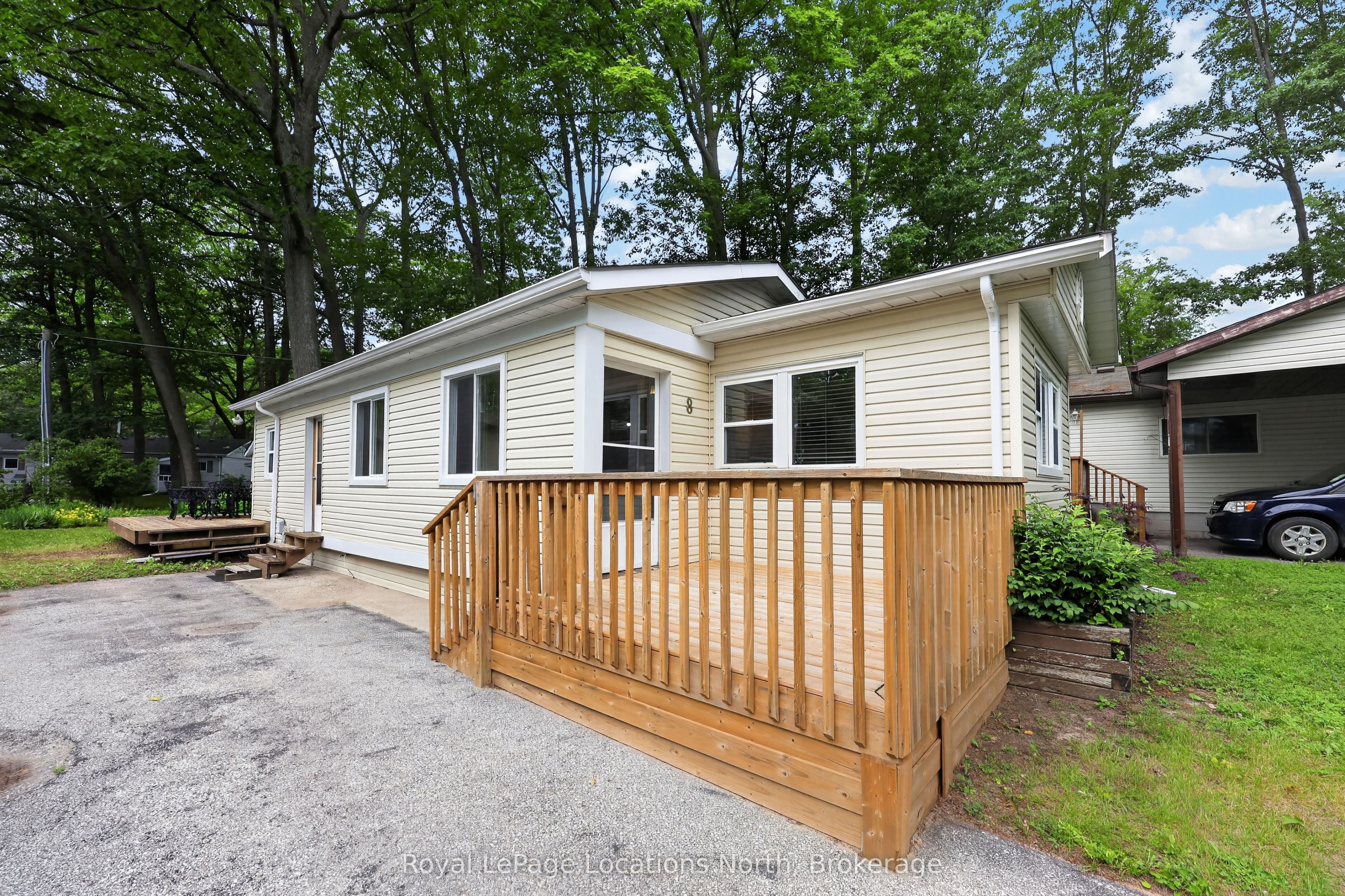 8 Shaw Street, Wasaga Beach, ON L9Z 1K2 photo 4