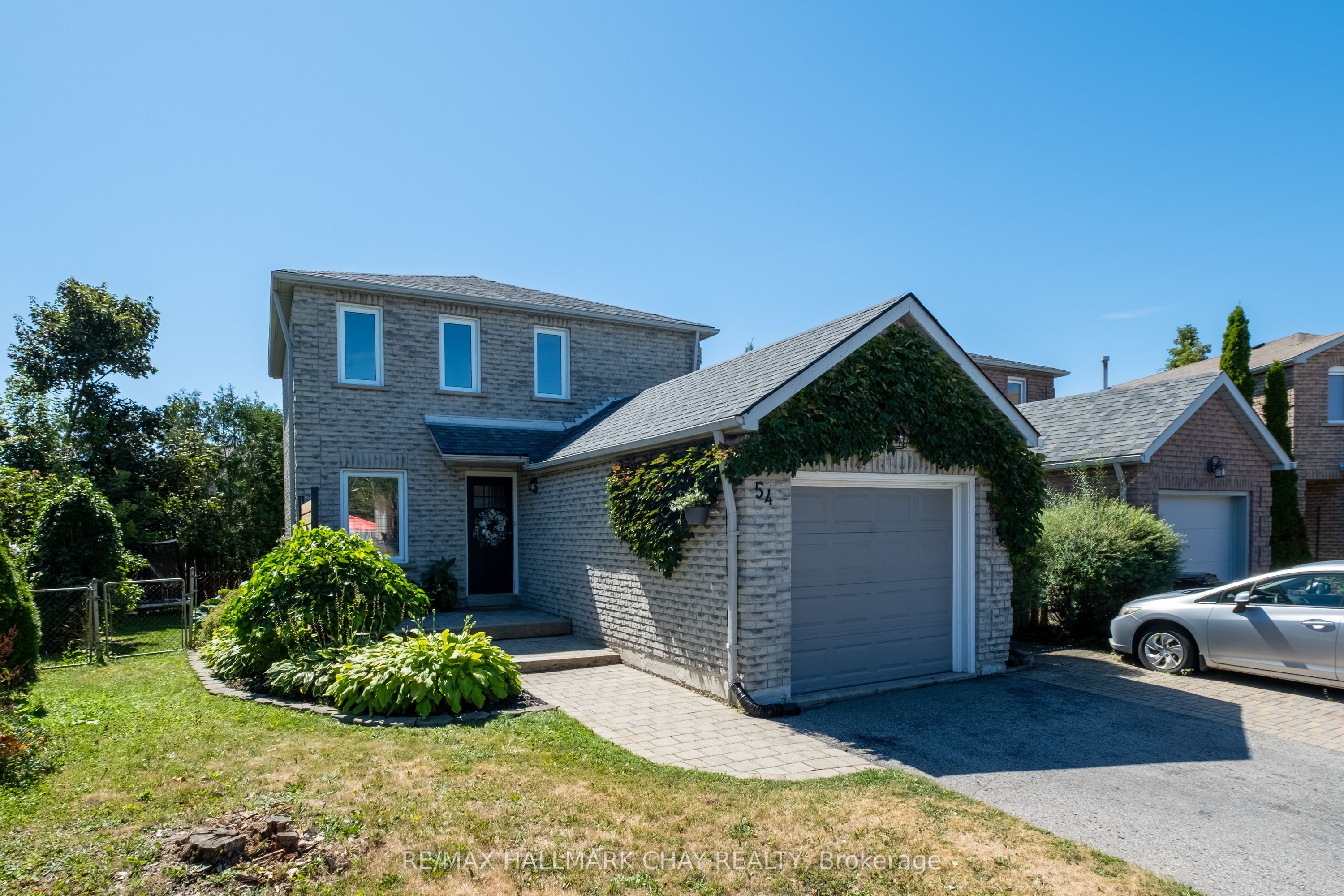 54 Wallace Drive, Barrie, ON L4N 7E1
