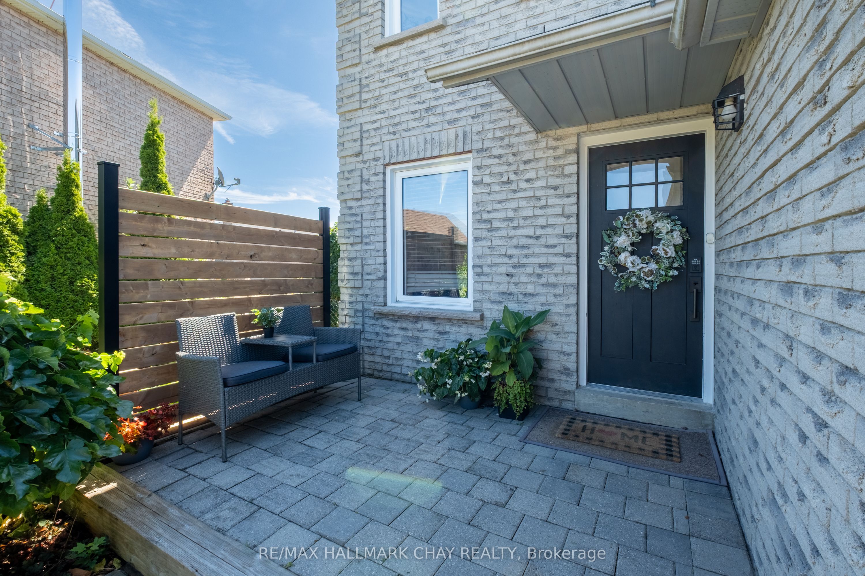 54 Wallace Drive, Barrie, ON L4N 7E1 photo 2