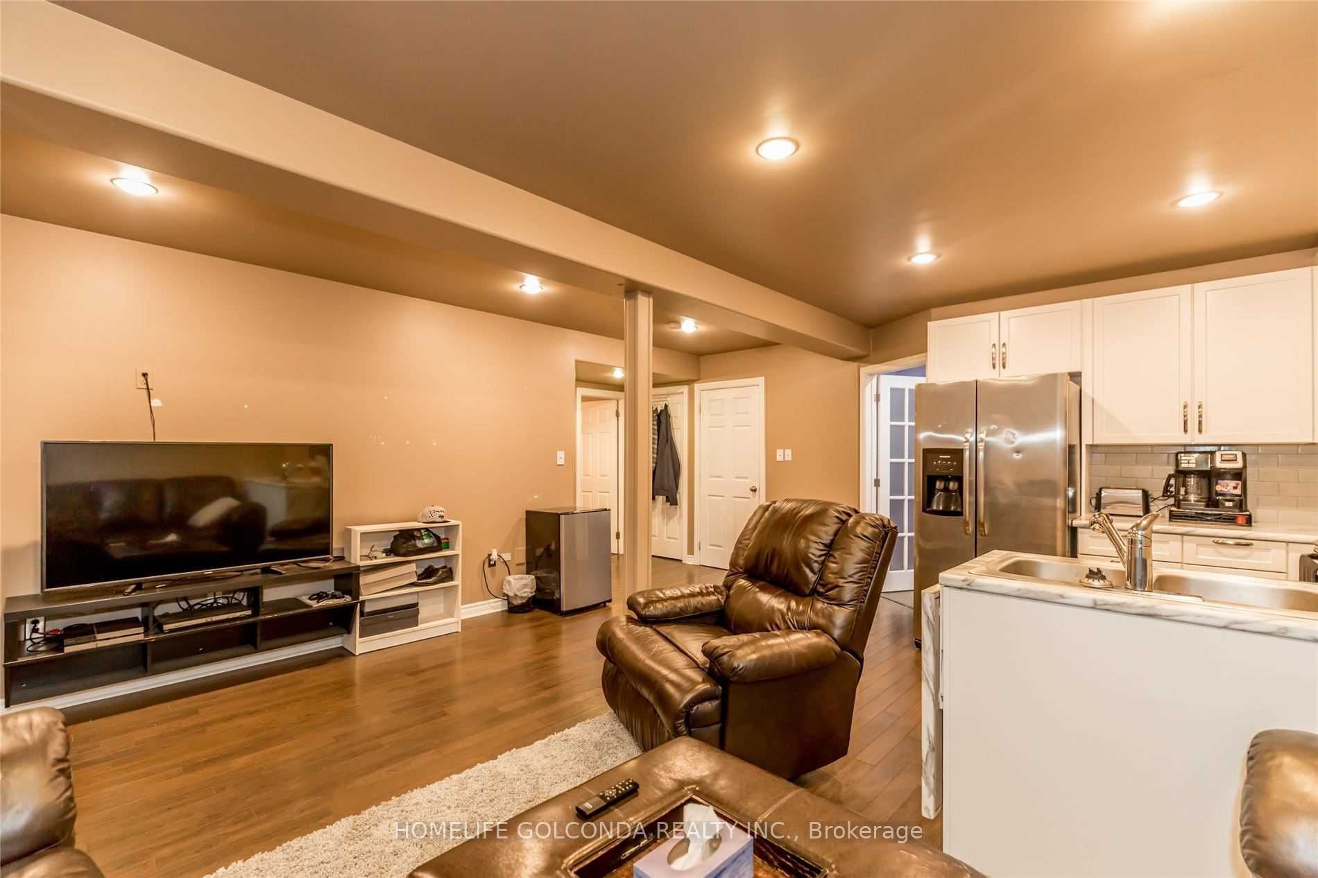 22 Dunsmore Lane Basement, Barrie, ON L4M 7A1 photo 3