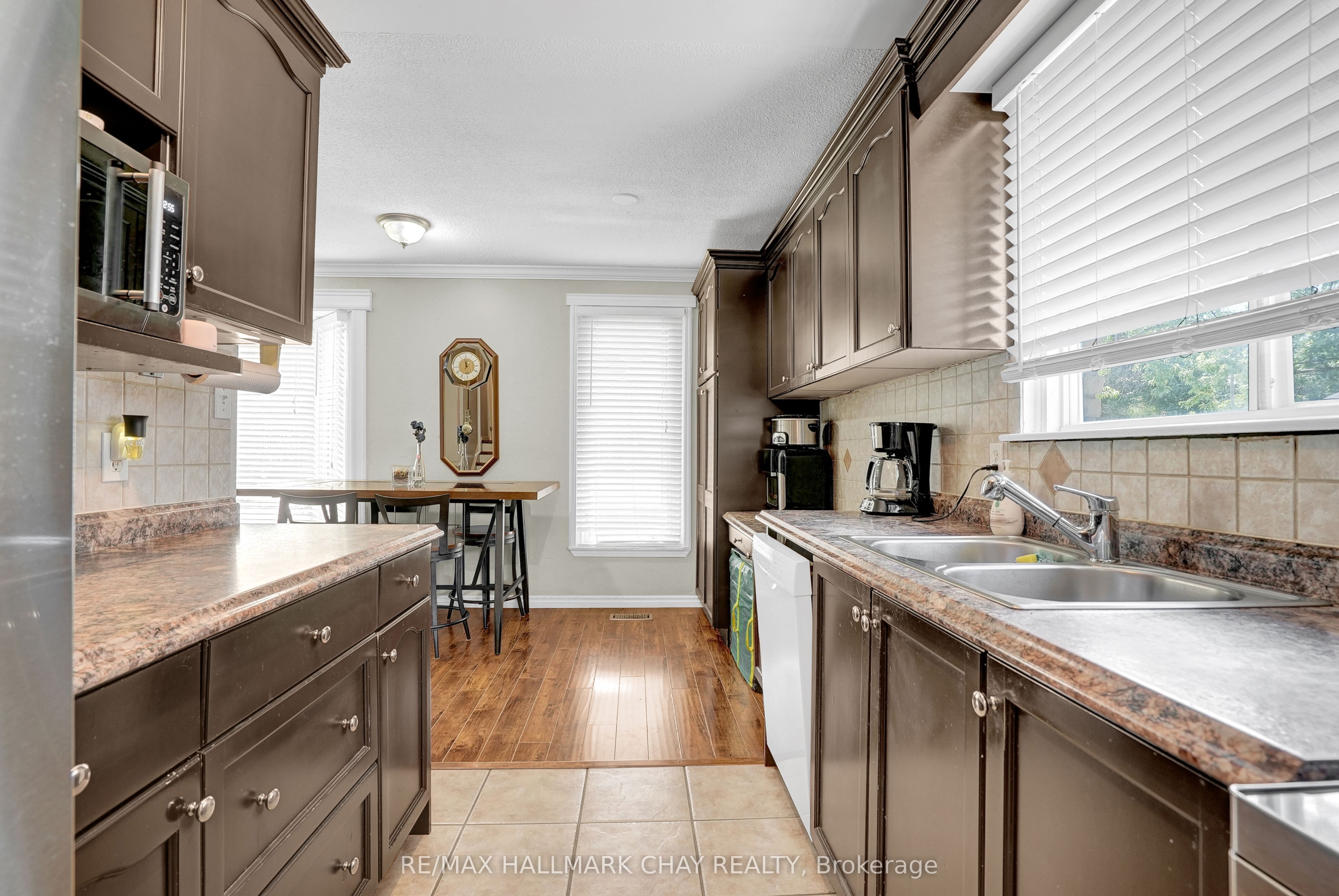16 Austen Lane, Barrie, ON L4N 4V1 photo 2