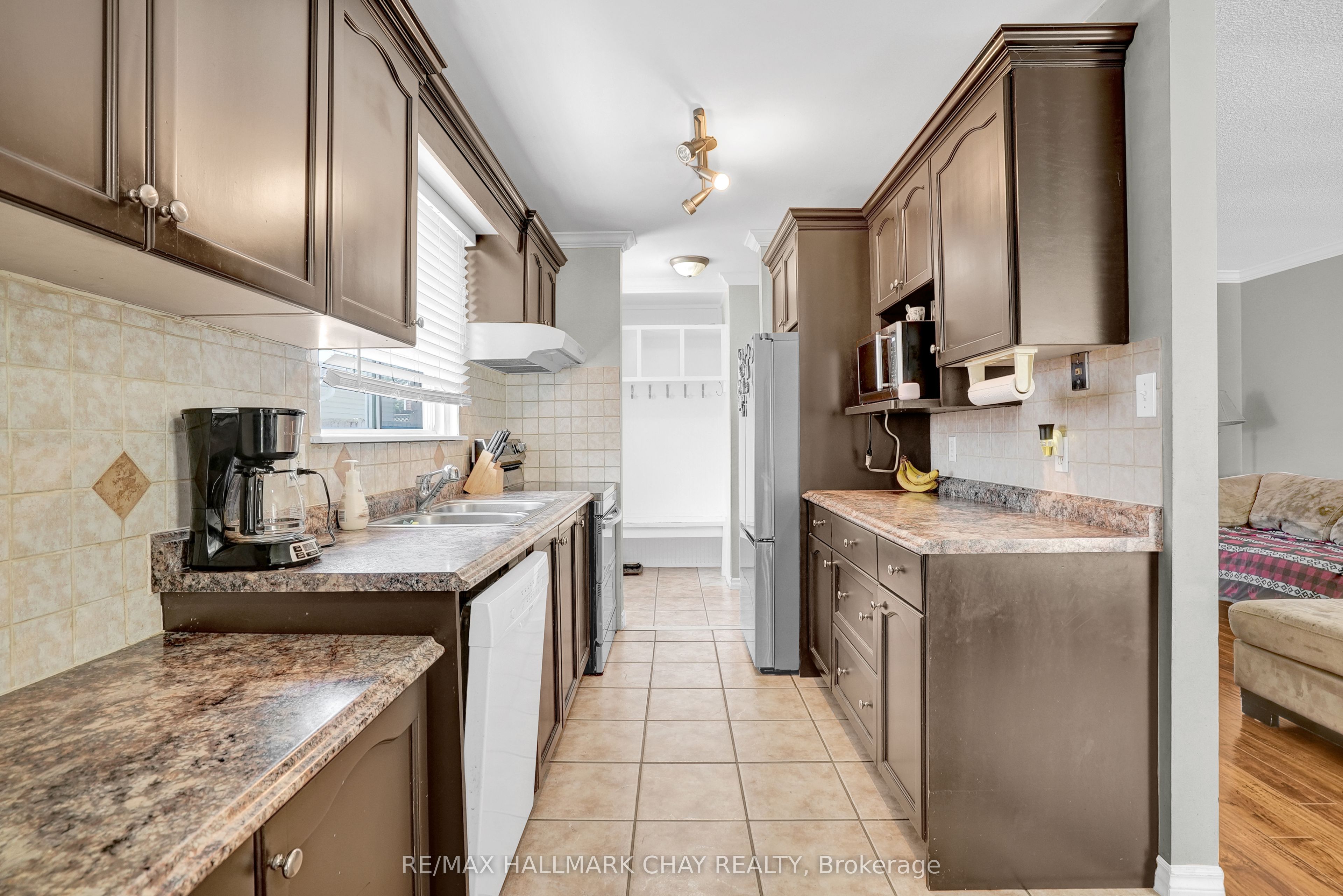 16 Austen Lane, Barrie, ON L4N 4V1 photo 3