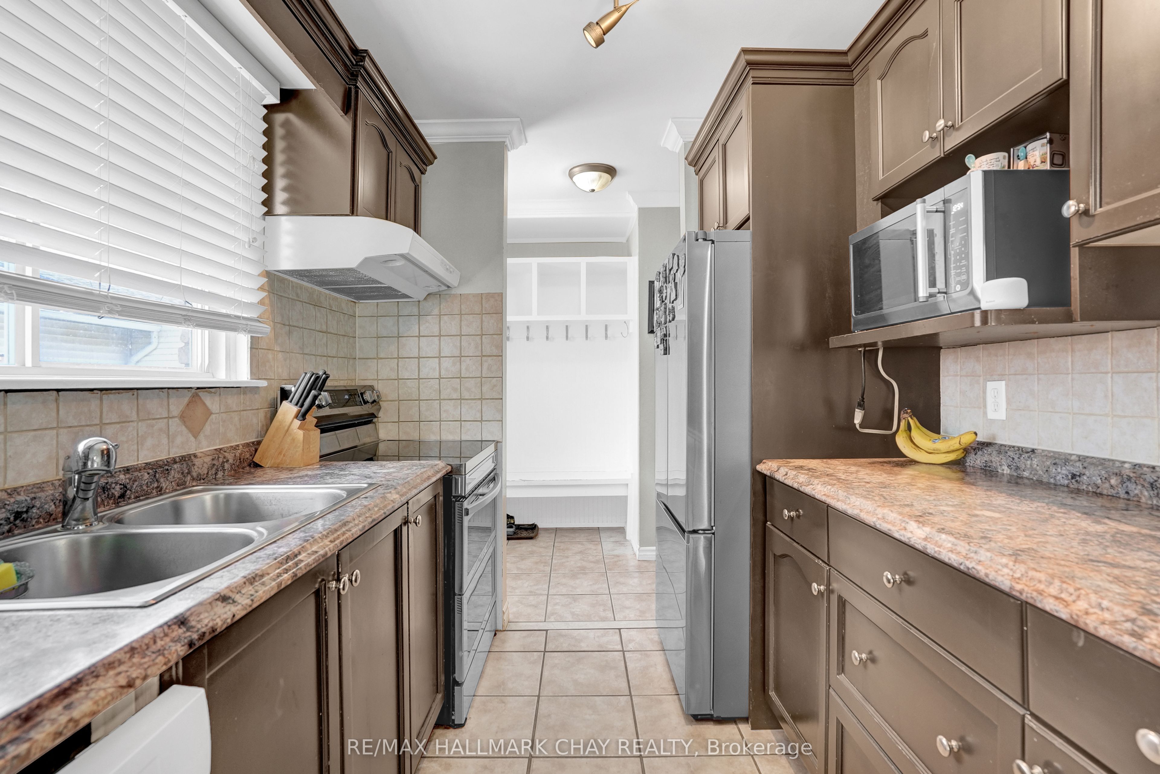 16 Austen Lane, Barrie, ON L4N 4V1 photo 4