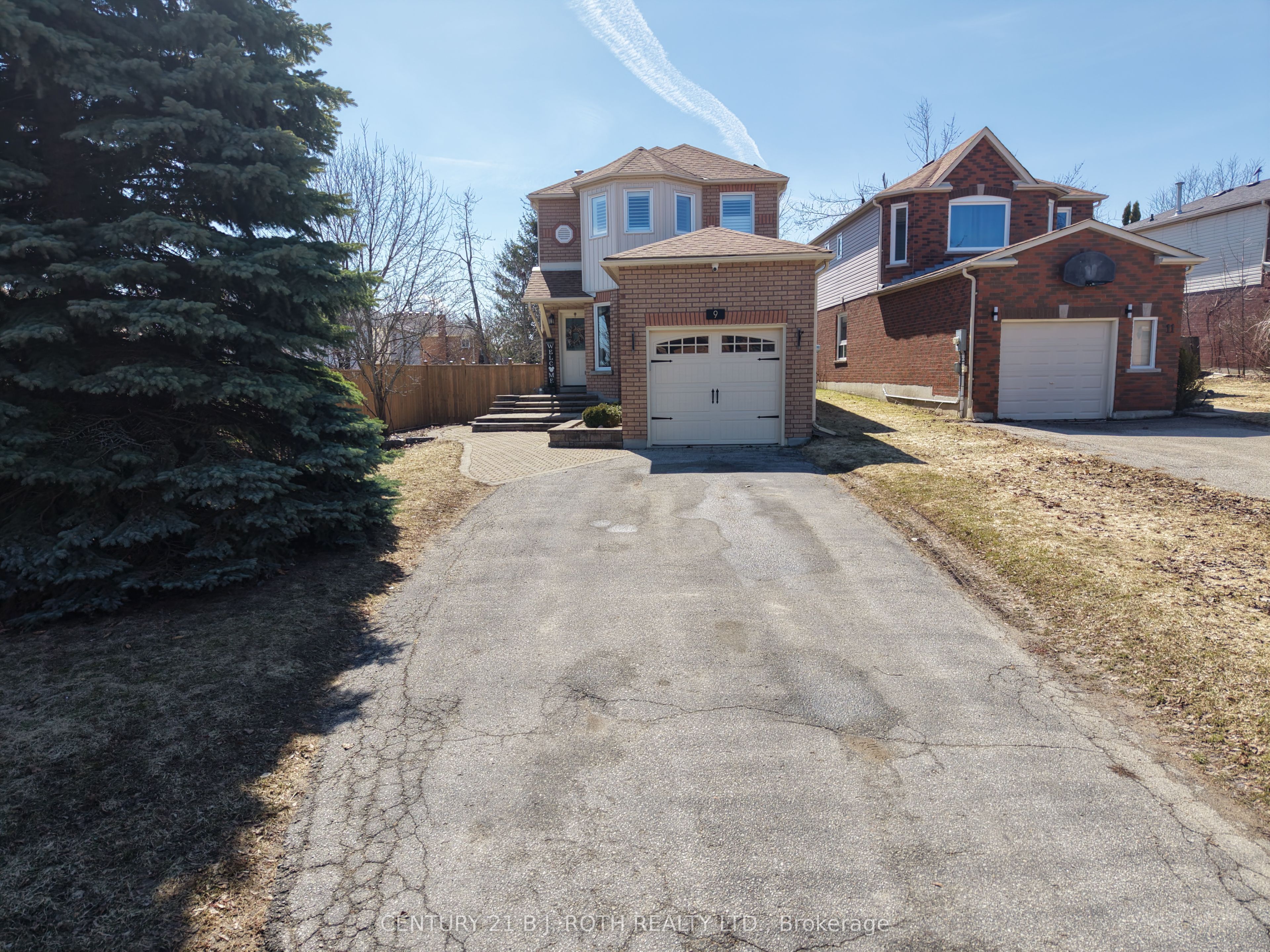 9 Laidlaw Drive N, Barrie, ON L4N 7S1 photo 2