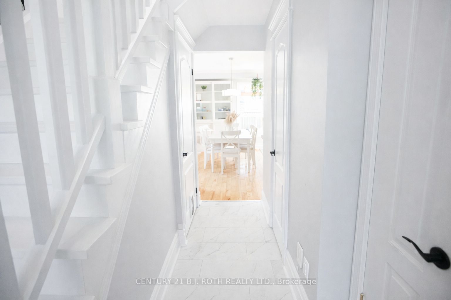 9 Laidlaw Drive N, Barrie, ON L4N 7S1 photo 4