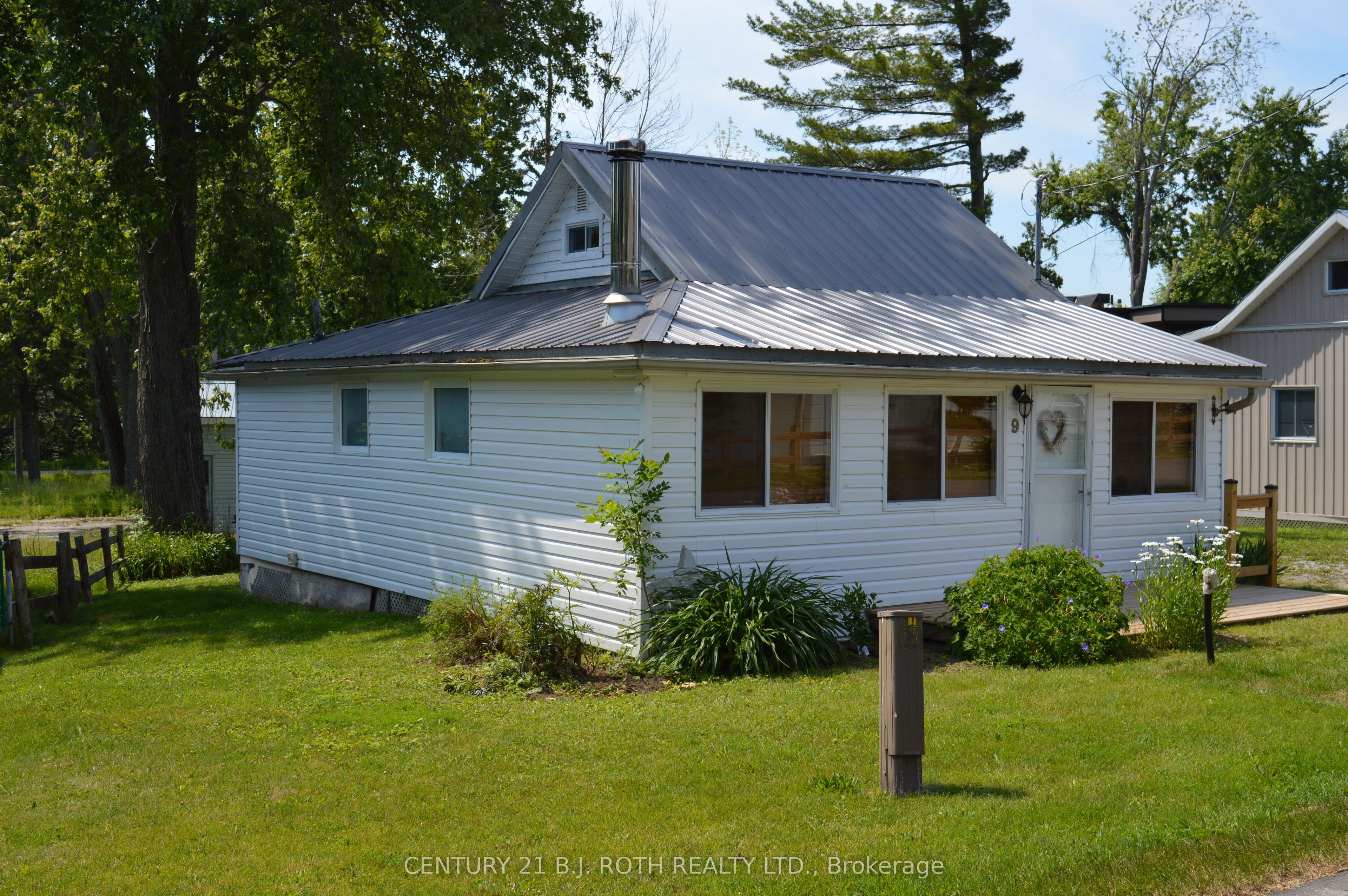 9 Ridge Avenue, Ramara, ON L0K 1B0