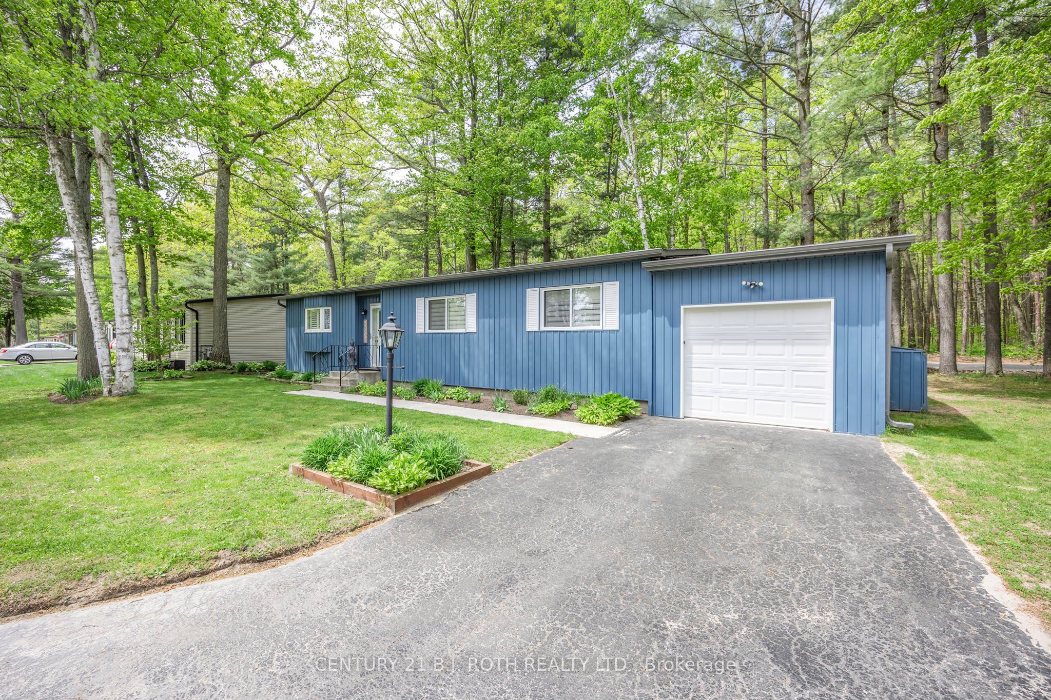 10 Allen Drive N, Wasaga Beach, ON L9Z 1K5 photo 2