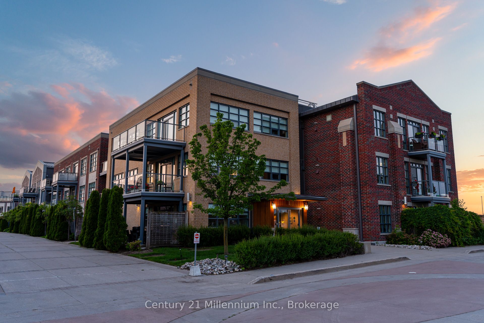 1 Shipyard Lane 209, Collingwood, ON L9Y 0W2