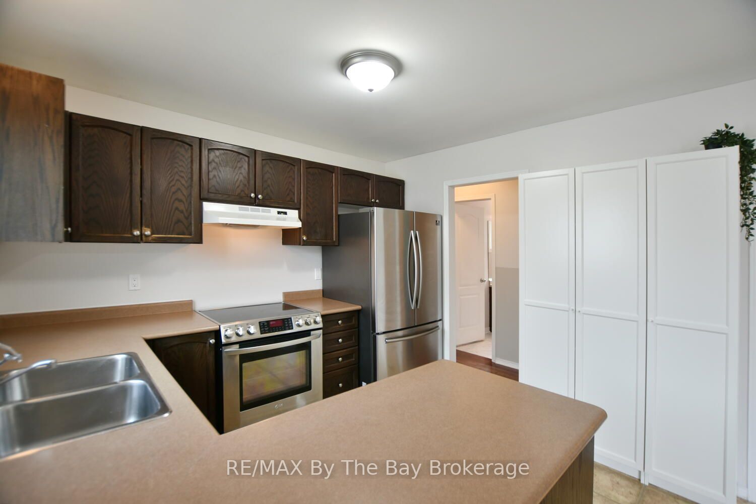 215 Montreal Street, Clearview, ON L0M 1S0 photo 4