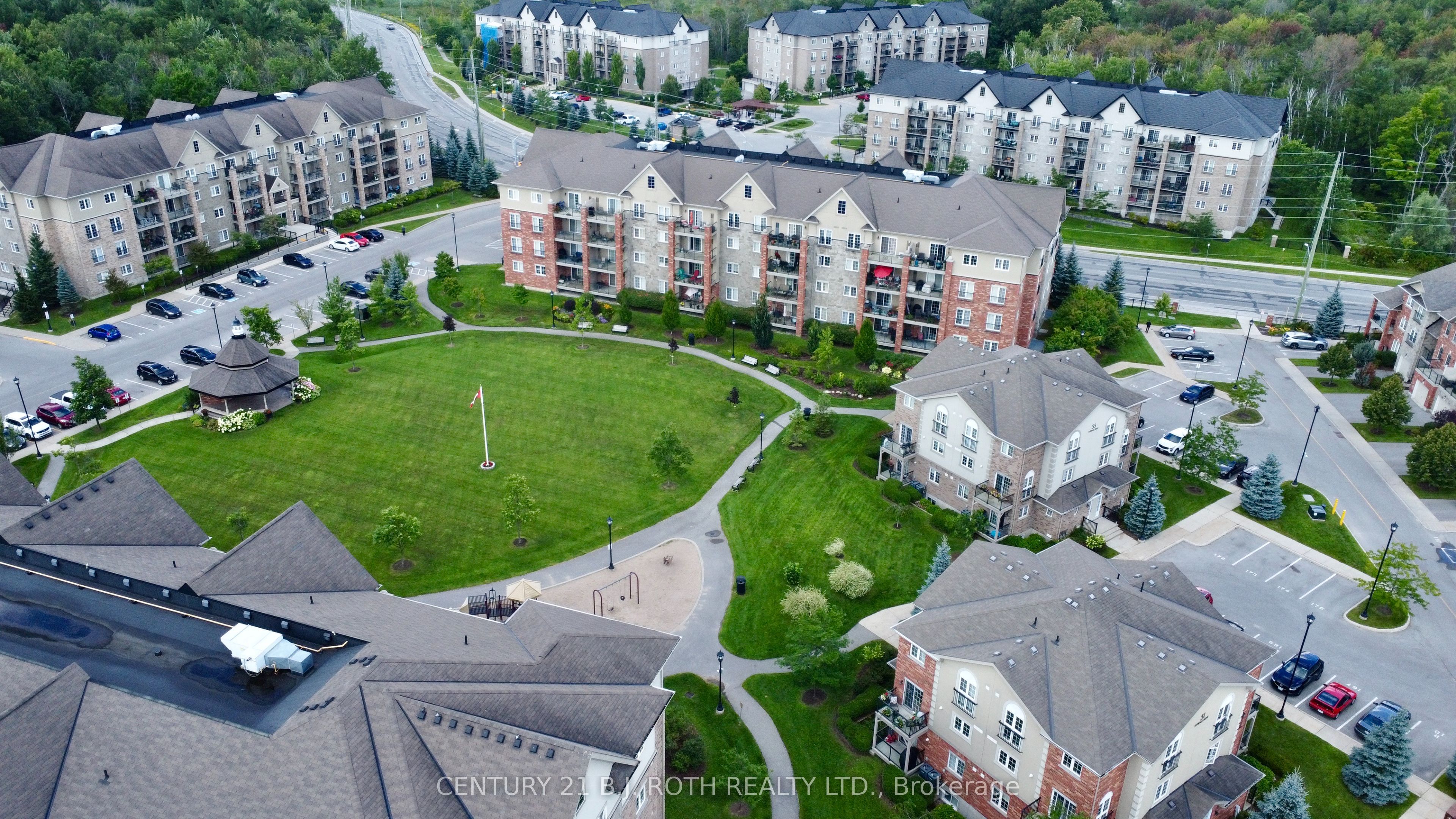 43 Ferndale Drive S 104, Barrie, ON L4N 5W6