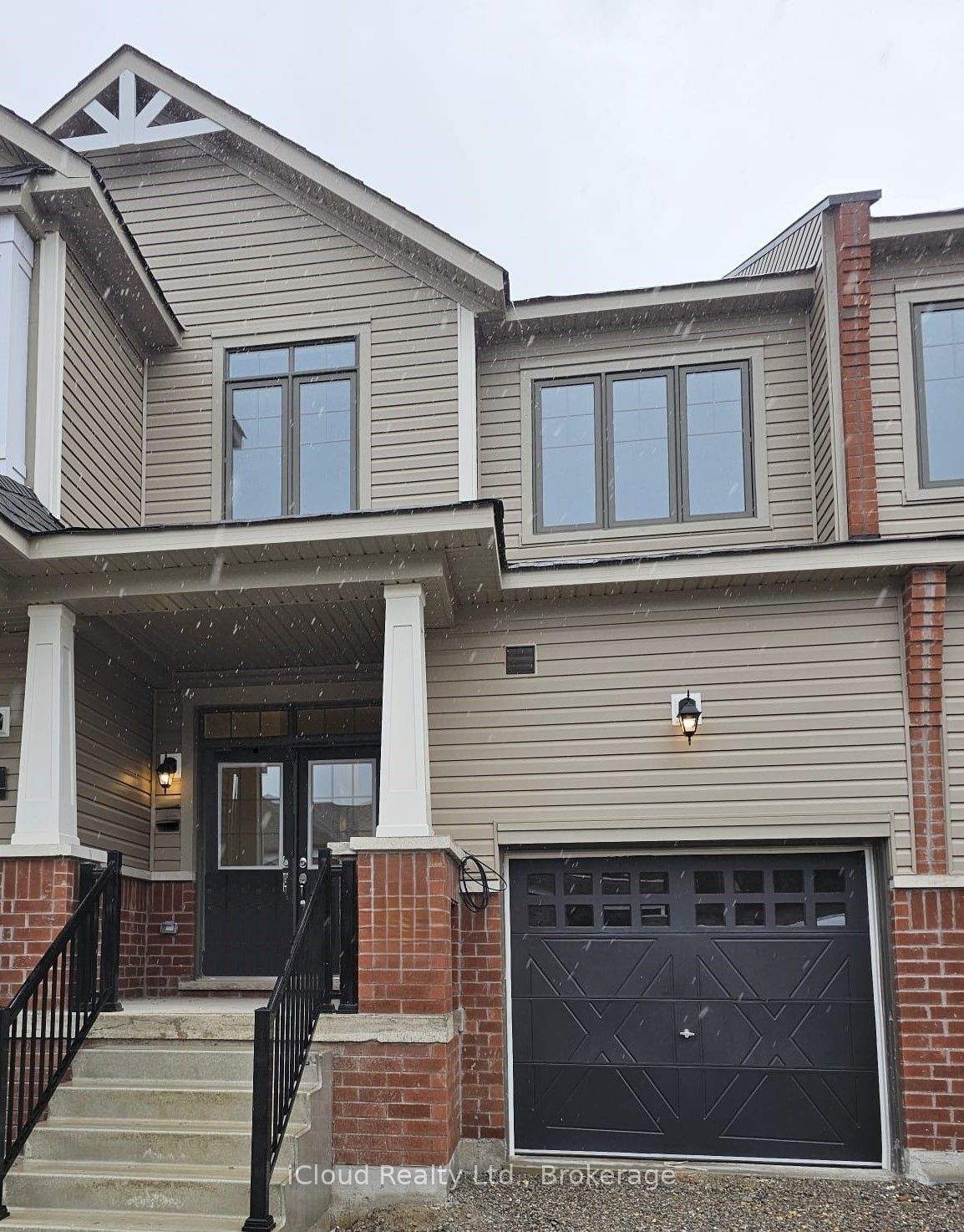 9 Durham Avenue, Barrie, ON L9J 0W2