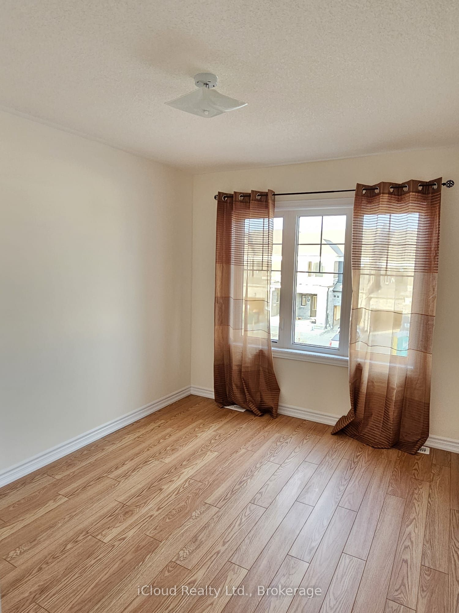 9 Durham Avenue, Barrie, ON L9J 0W2 photo 4