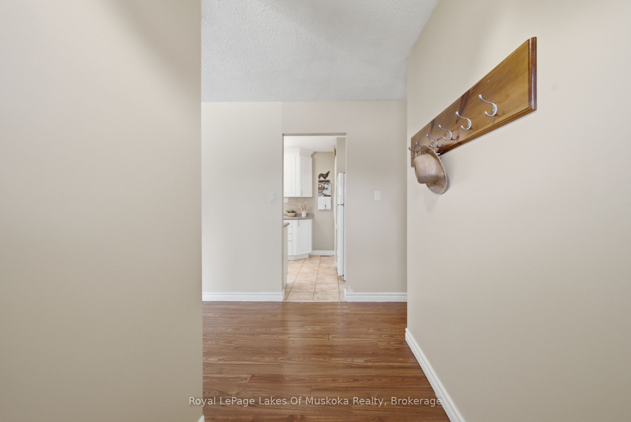 2049 Marchmont Road, Severn, ON L3V 6H2 photo 3