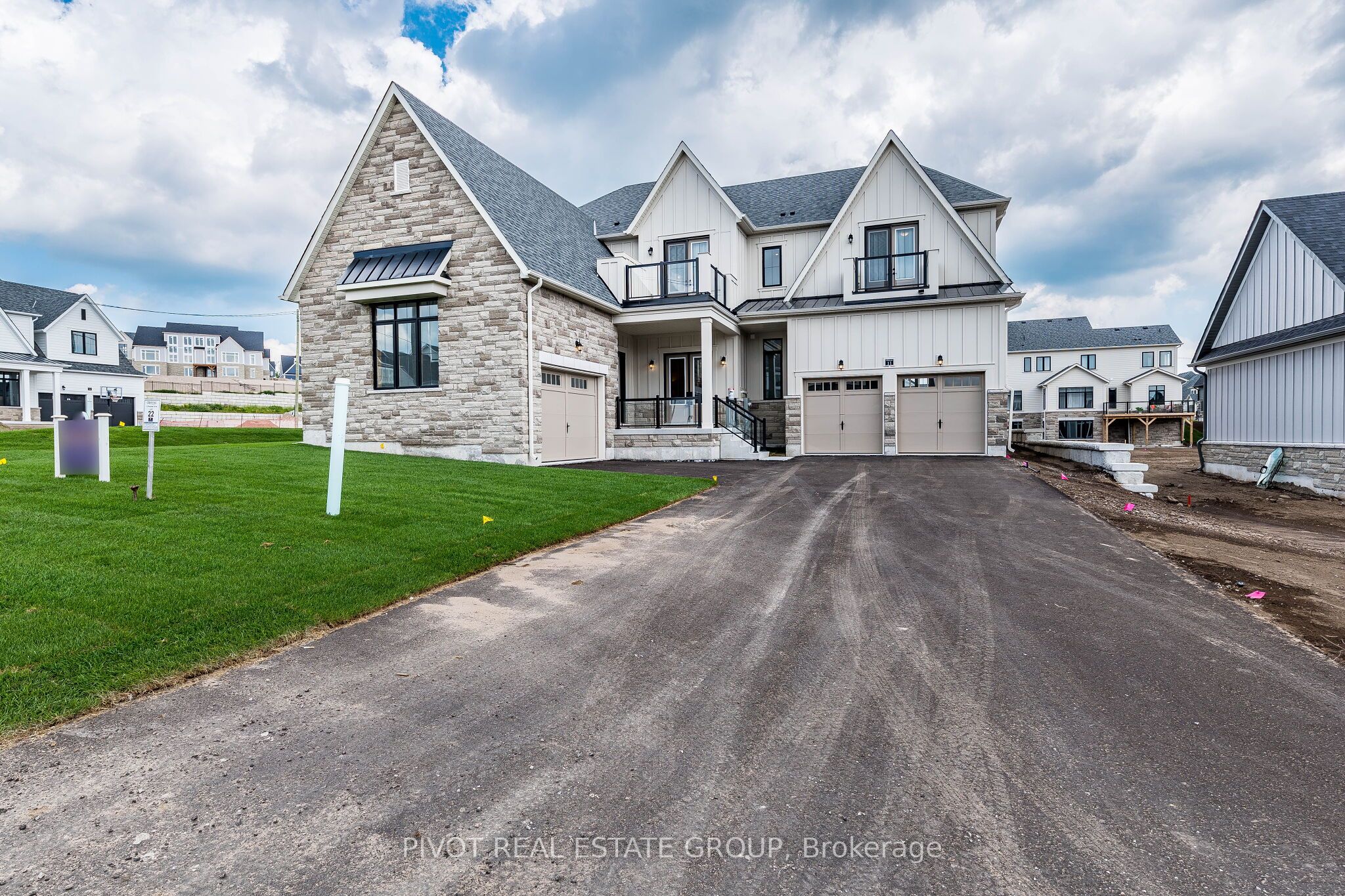 11 Pinetree Drive, Oro-Medonte, ON L0L 2L0