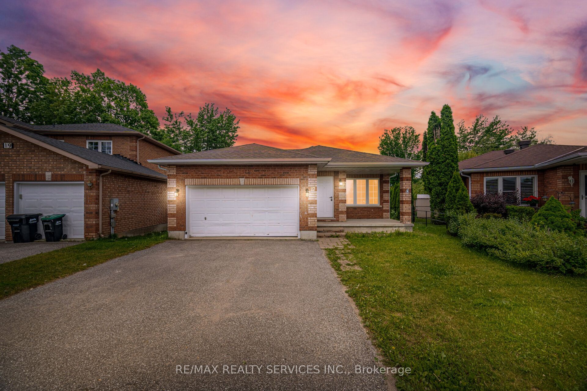 17 Sydenham Wells, Barrie, ON L4M 6R3
