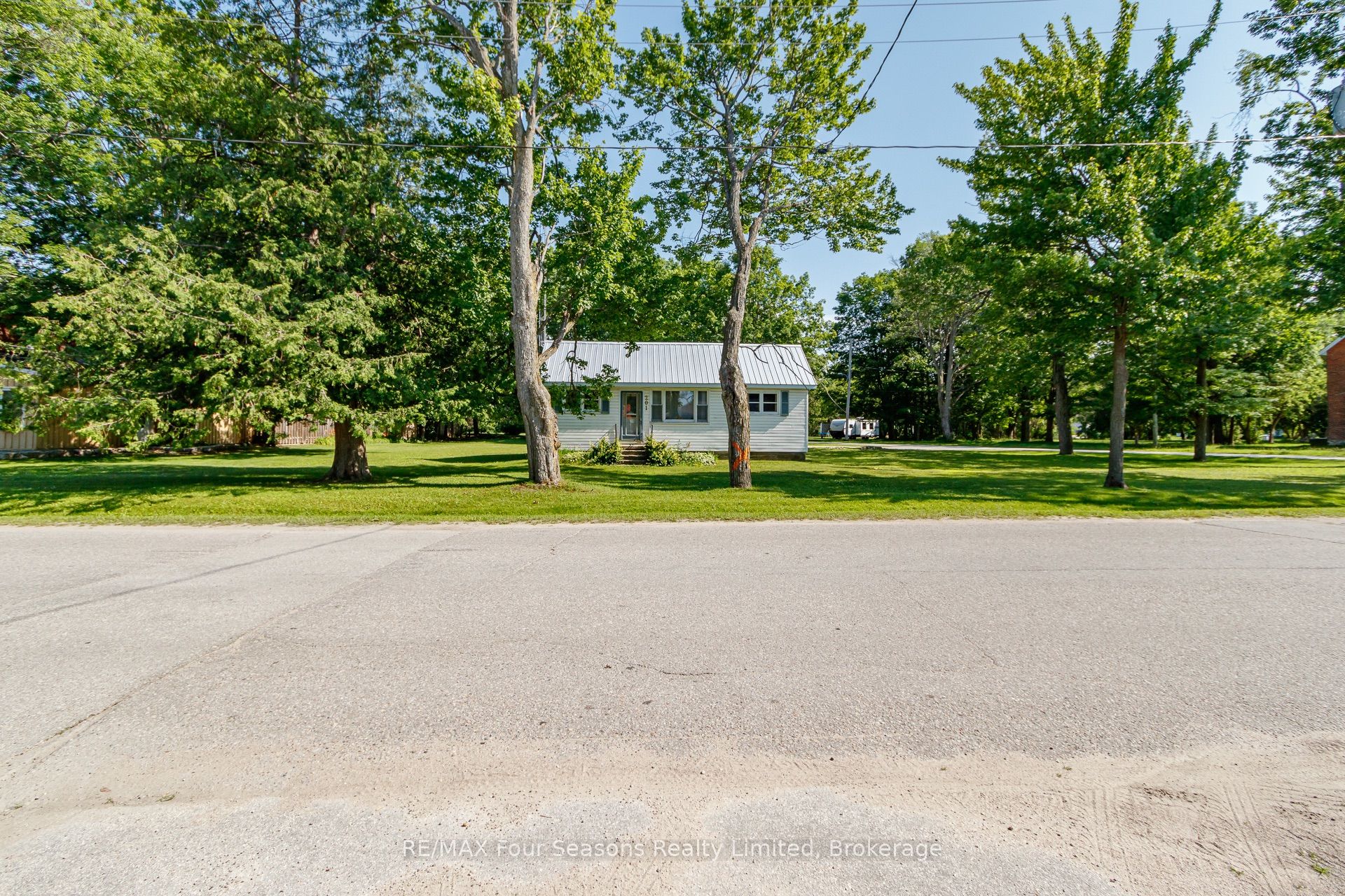 201 Sunnidale Street, Clearview, ON L0M 1S0 photo 4