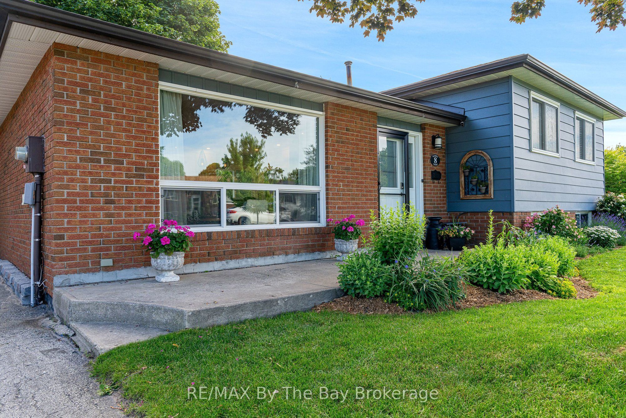 8 Harben Court, Collingwood, ON L9Y 4L8 photo 3