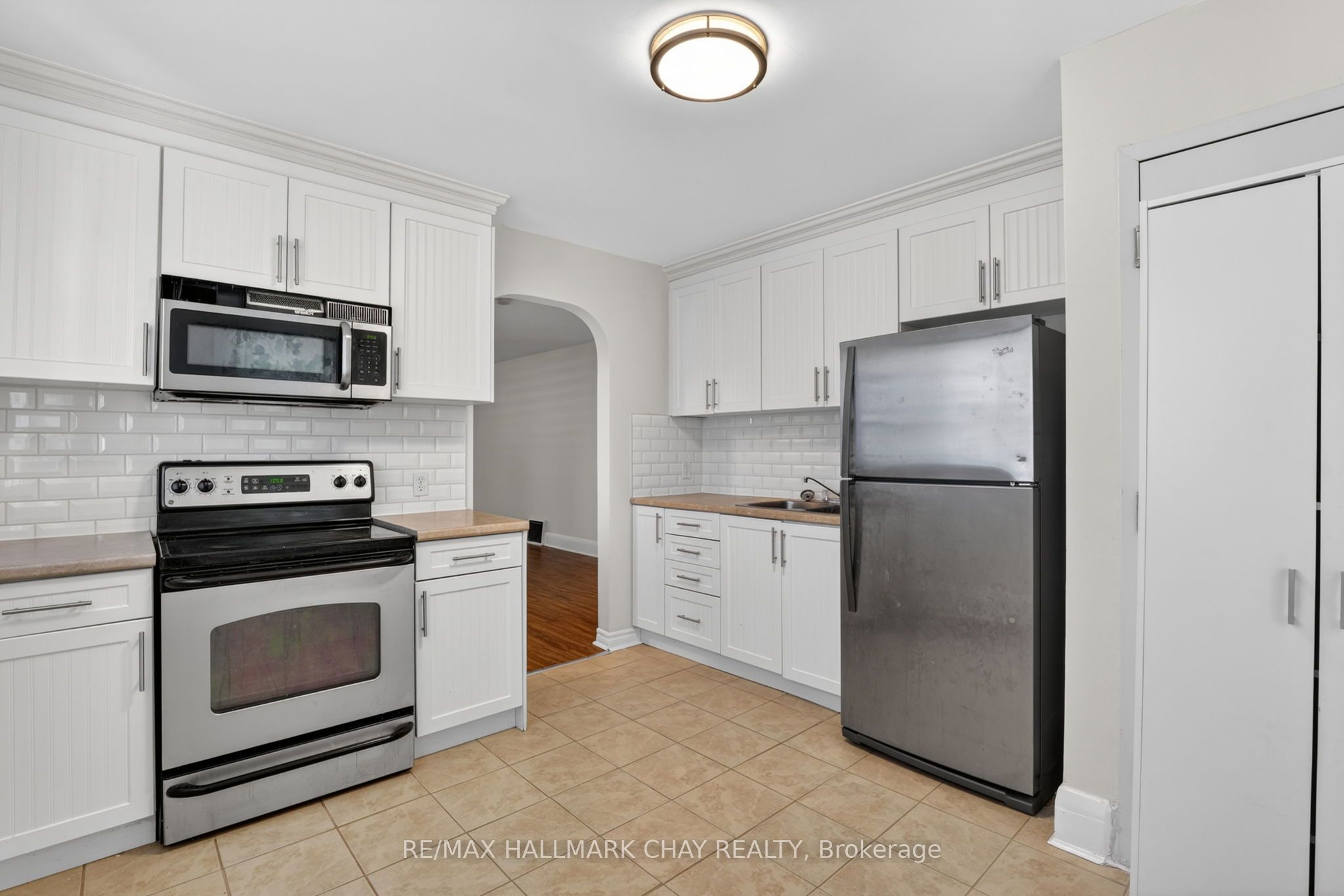 30 Penetang Street MAIN, Barrie, ON L4M 1V6 photo 2
