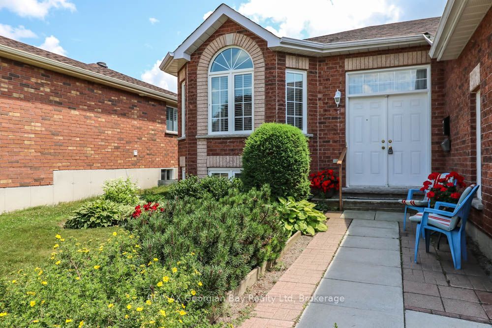 947 Montreal Street, Midland, ON L4R 1H1 photo 2