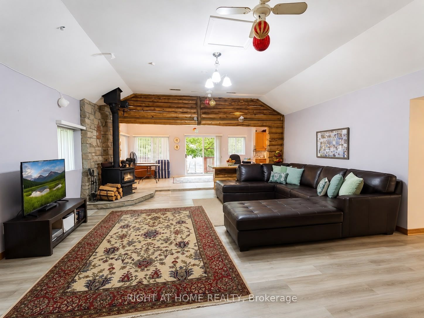 5470 Penetanguishene Road, Springwater, ON L0L 1P0 photo 2