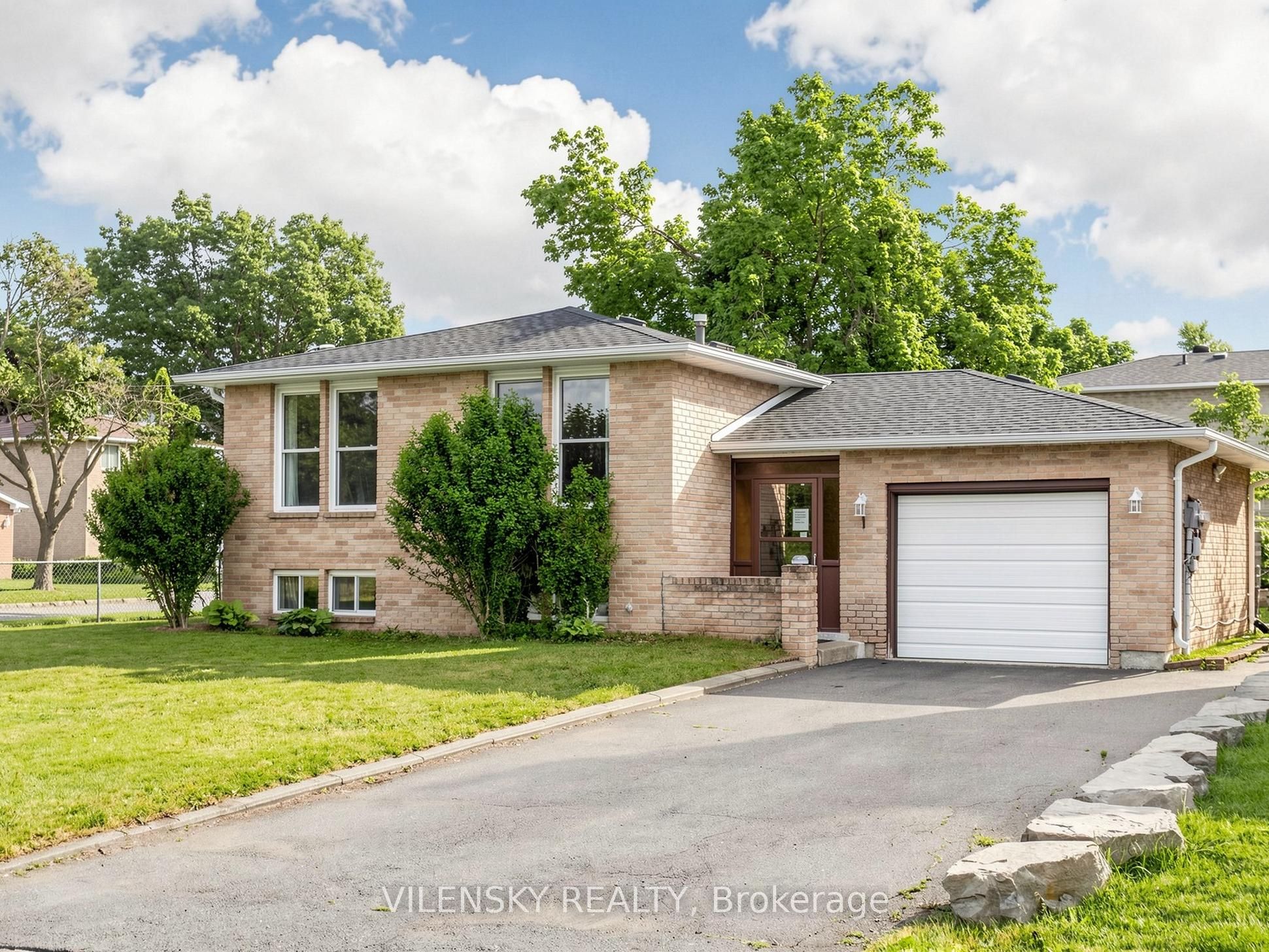 1 Oriole Court, Barrie, ON L4M 5N1 photo 2