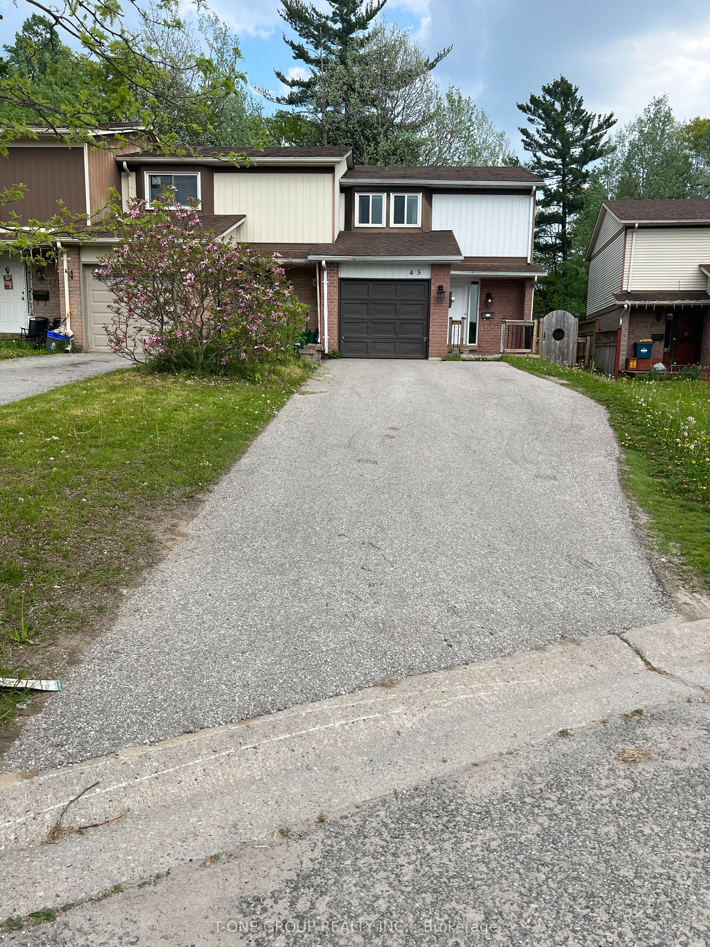45 Burns Circle, Barrie, ON L4N 5J8