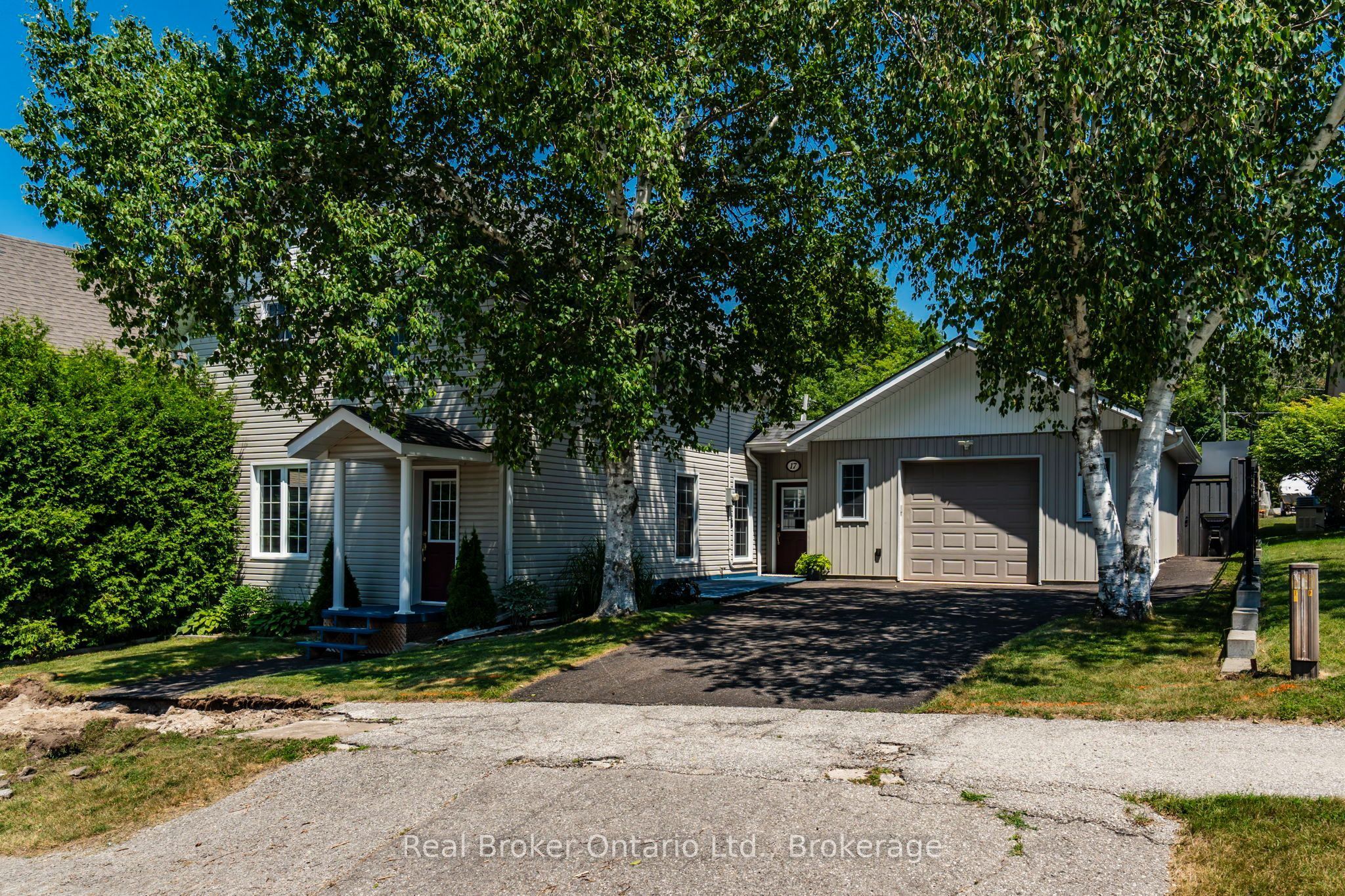 17 Peel Street, Penetanguishene, ON L9M 1A5 photo 2