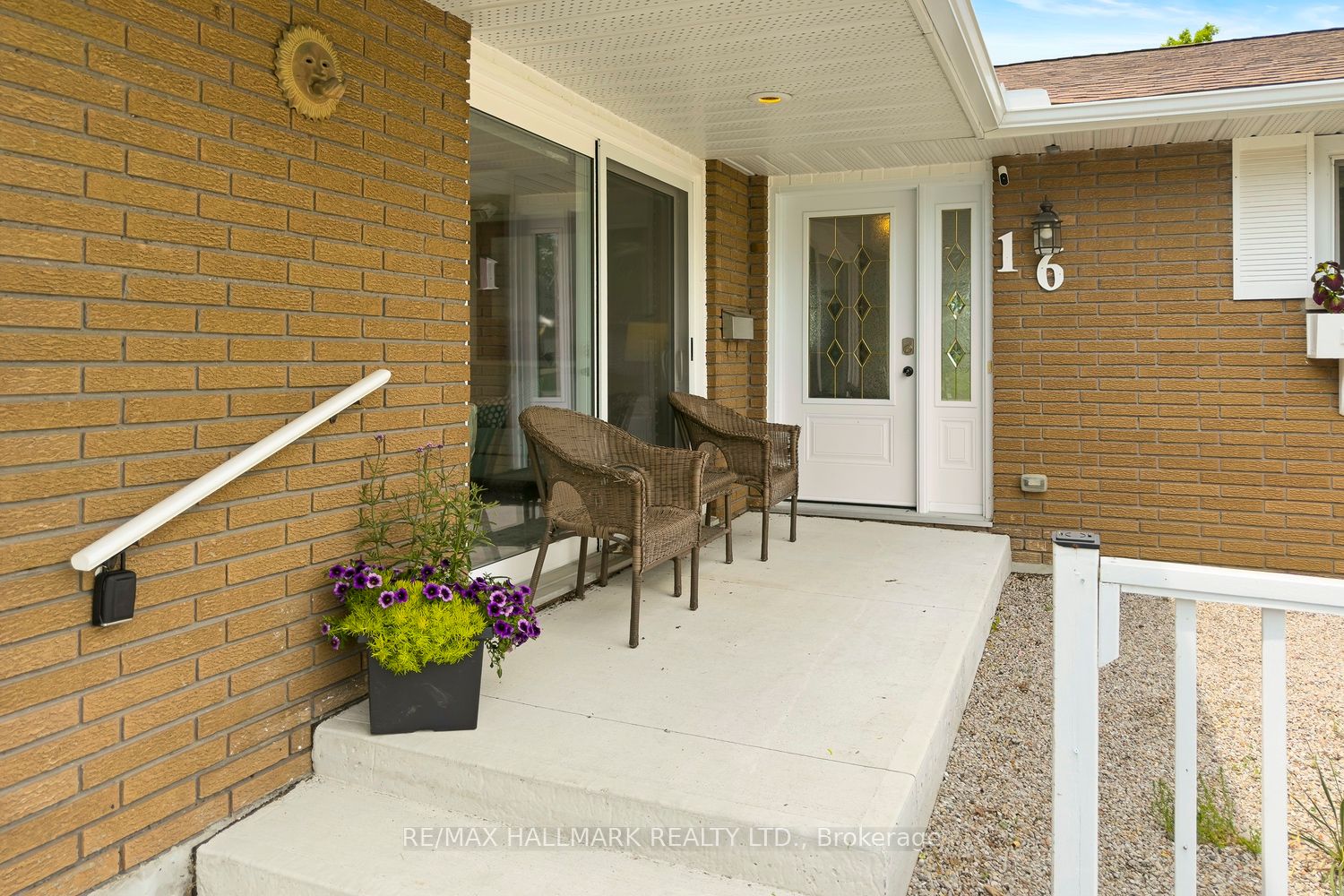 16 Price Drive, Oro-Medonte, ON L3V 6H2 photo 2