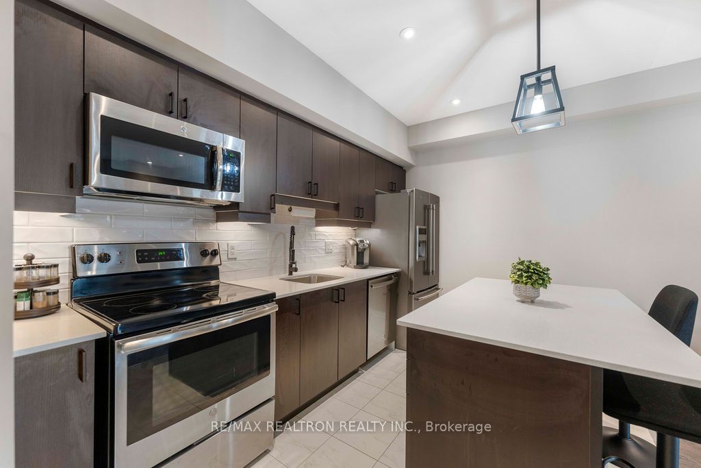 300 Essa Road 603, Barrie, ON L4N 9Y4 photo 4