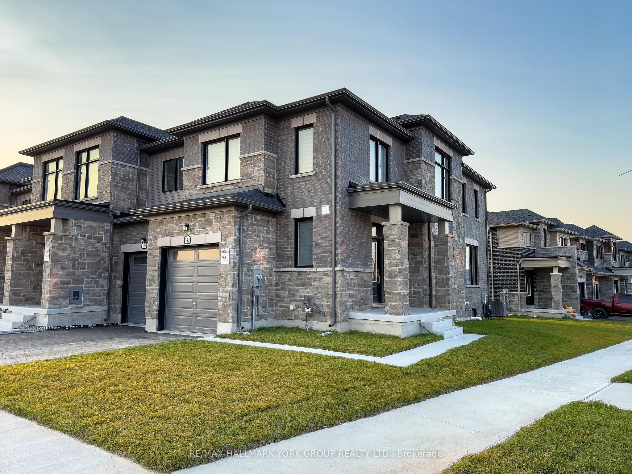 145 Fenchurch Manor, Barrie, ON L9J 0X1