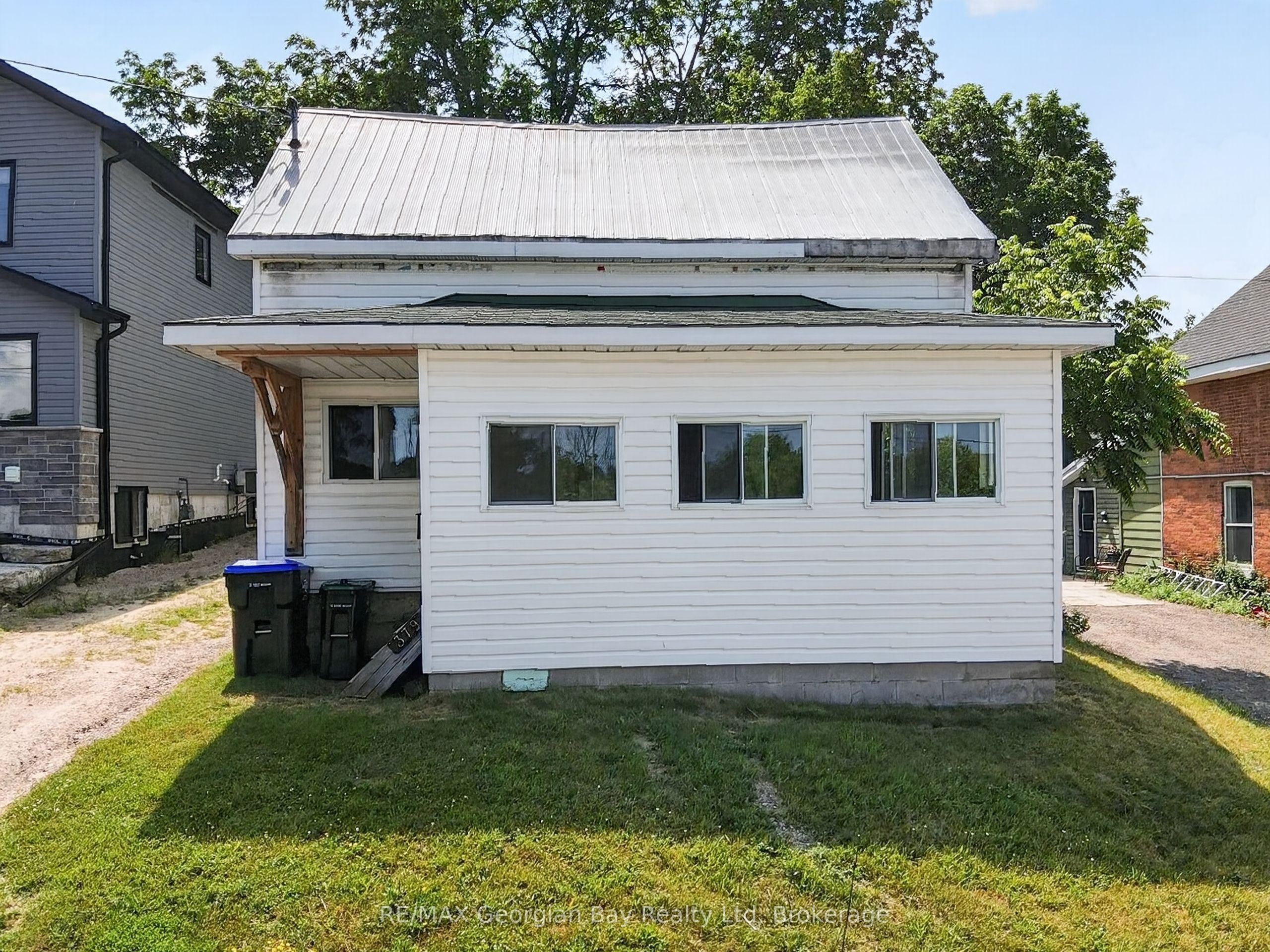 379 Gloucester Street, Midland, ON L4R 1J2 photo 2