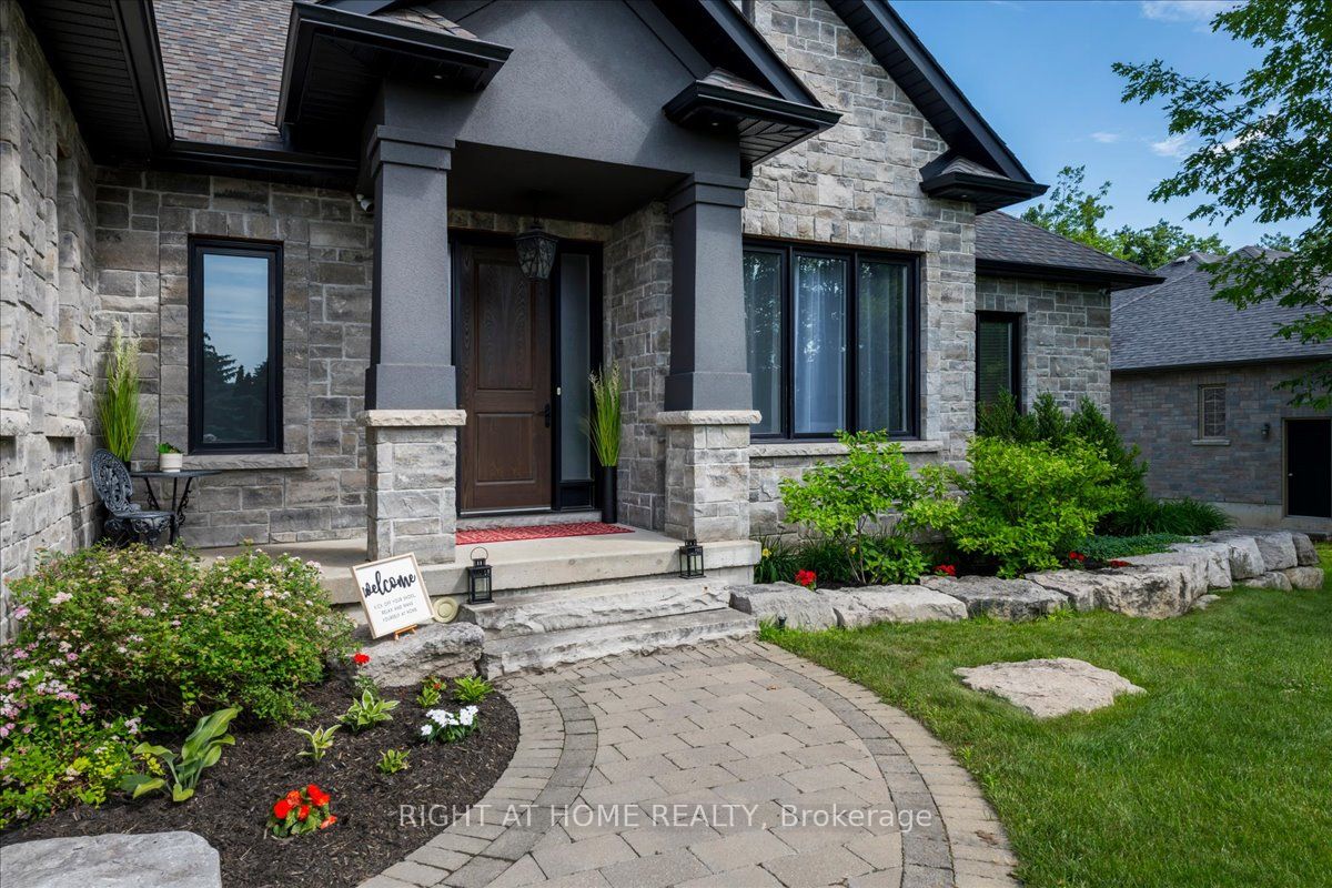 8 Lloyd Cook Drive W, Springwater, ON L0L 1Y3 photo 2