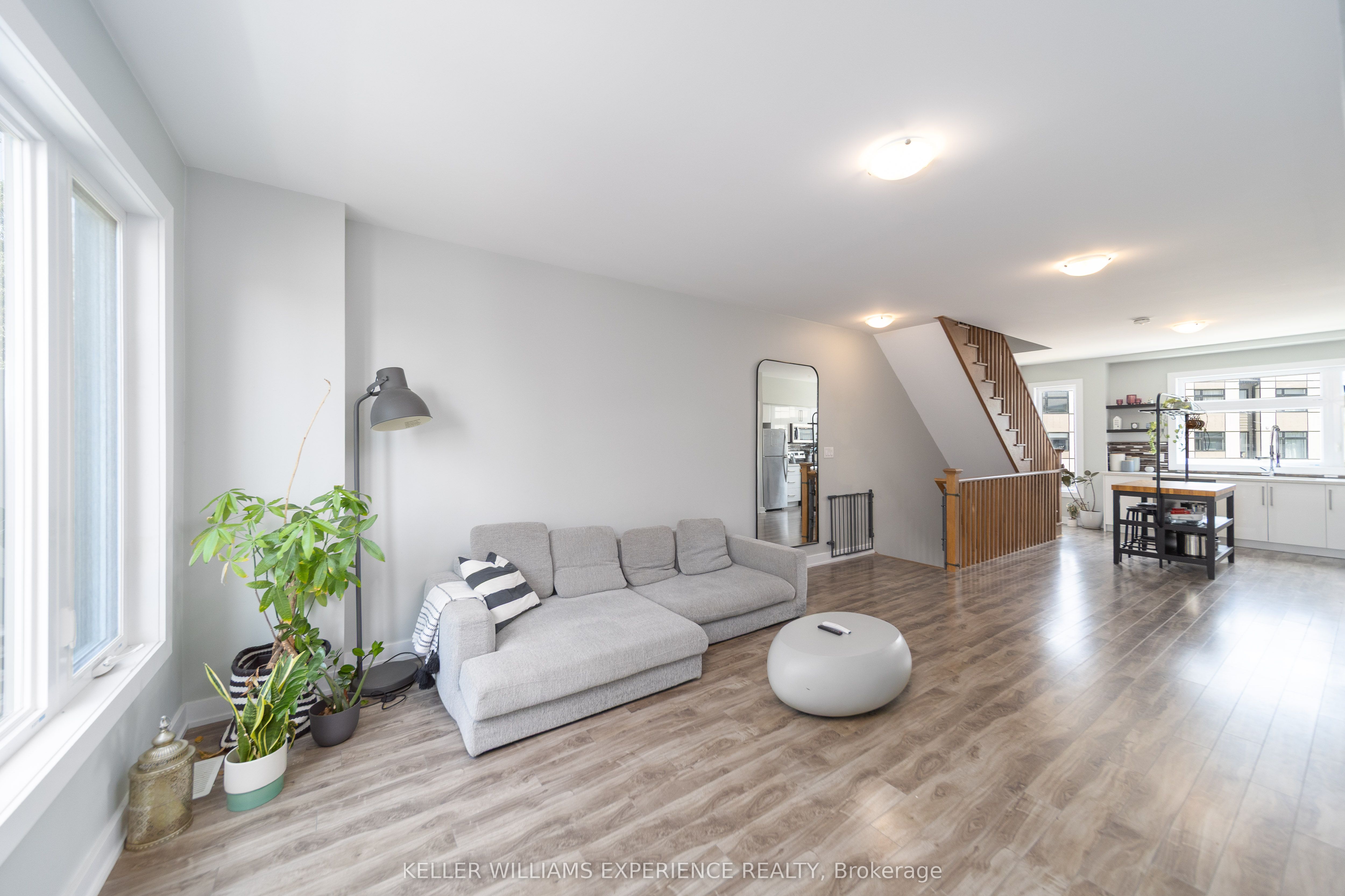 540 Essa Road 29, Barrie, ON L9J 0H2 photo 3