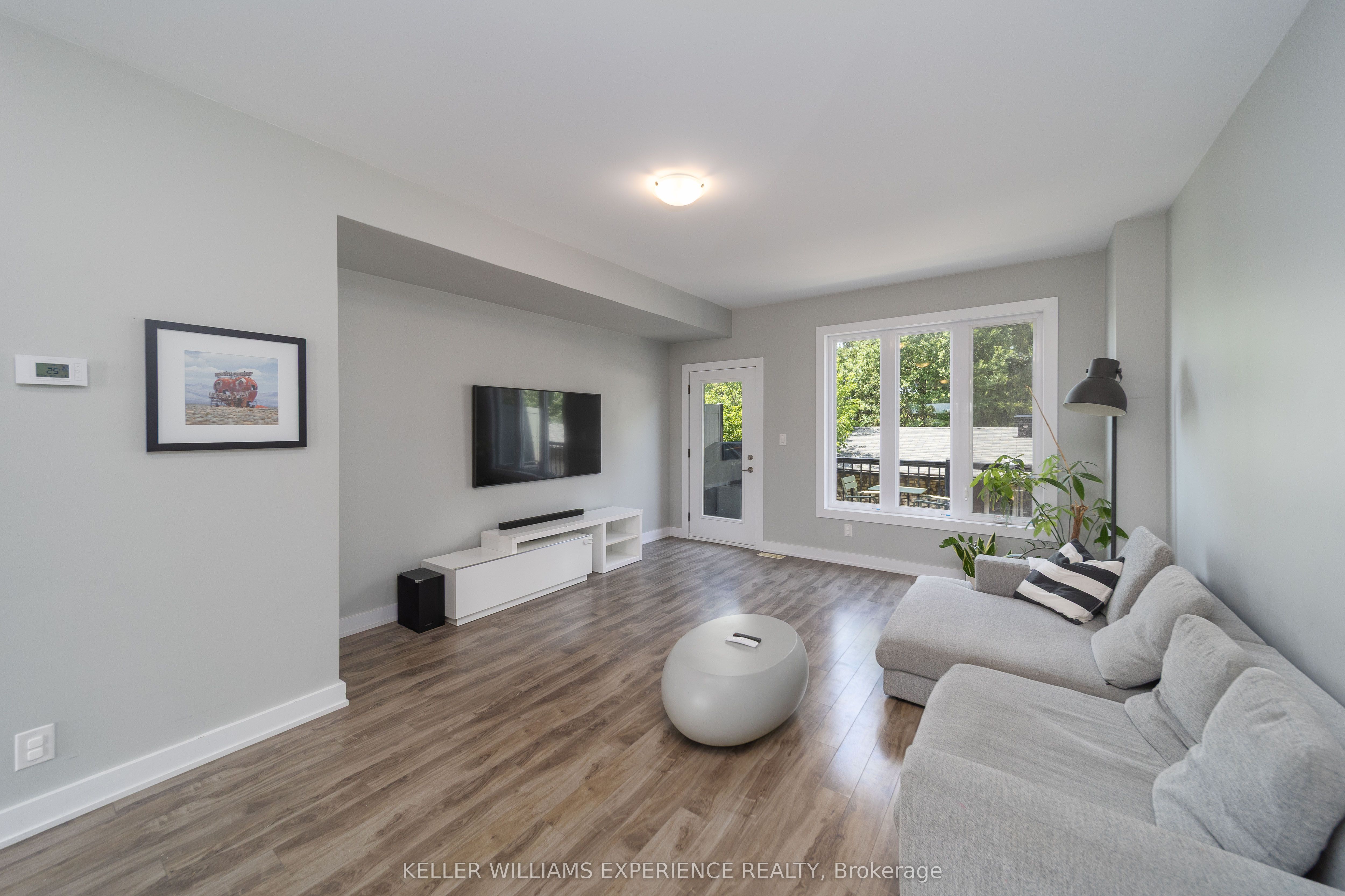 540 Essa Road 29, Barrie, ON L9J 0H2 photo 4